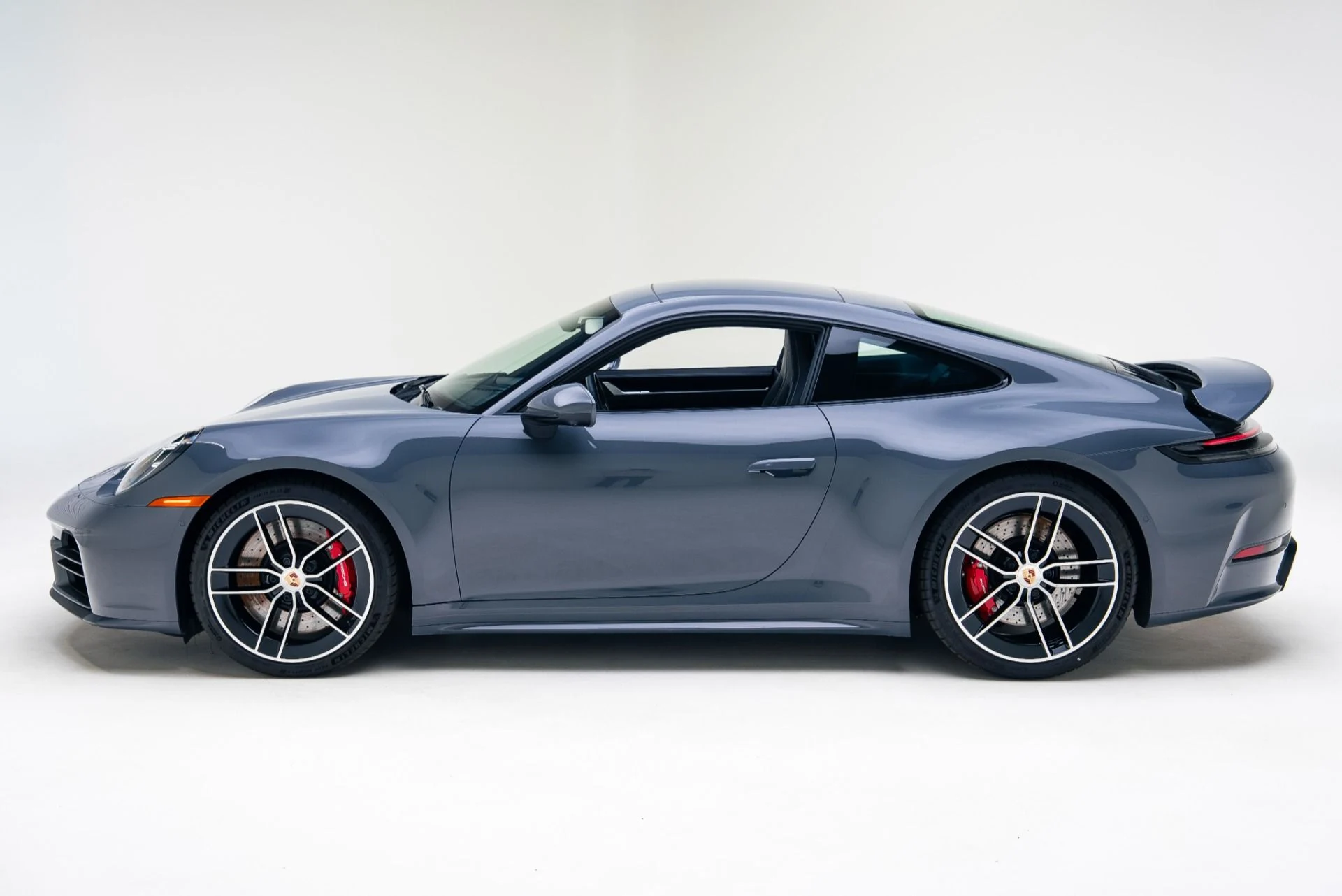 mph012_2567909636_Used_2025_Porsche_911_Carrera_S_1767146982_2c4e14bf07