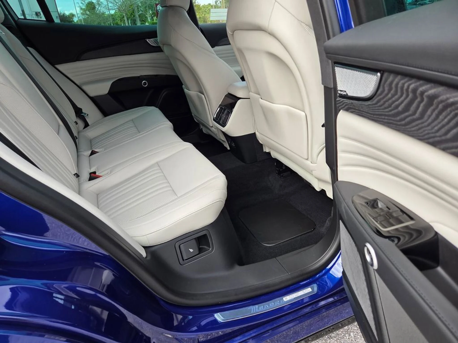 mph012_2570837603_1f9a69ea70a0e3e2e0779518e590d320_4d76f49cba