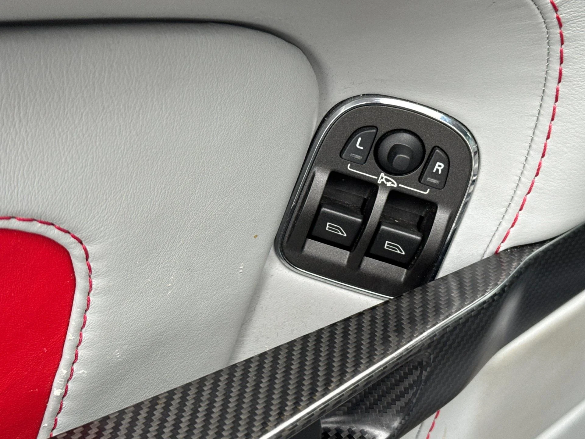 mph012_2574631601_Used_2015_Aston_Martin_V12_Vantage_S_1769008609_e1597bee7d