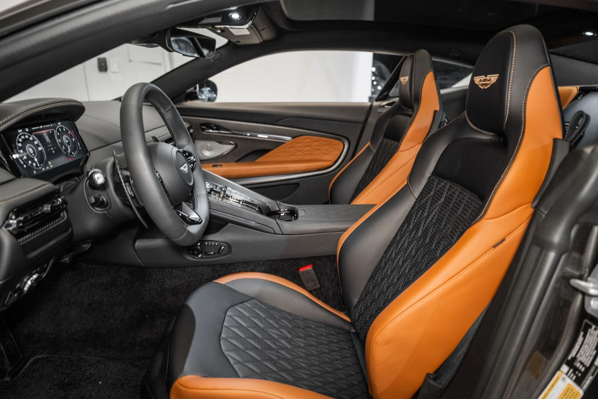 mph012_2574824668_Used_2025_Aston_Martin_DB_12_Coupe_1742566094_088de19db6