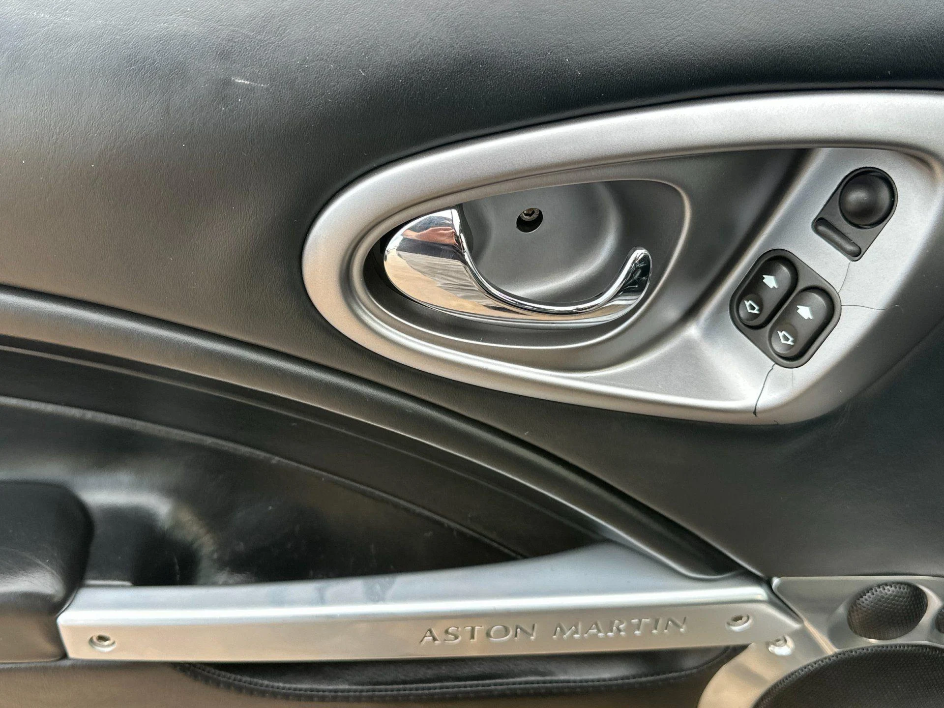 mph012_2577077169_Used_2005_Aston_Martin_Vanquish_S_1772012909_28622e30bd