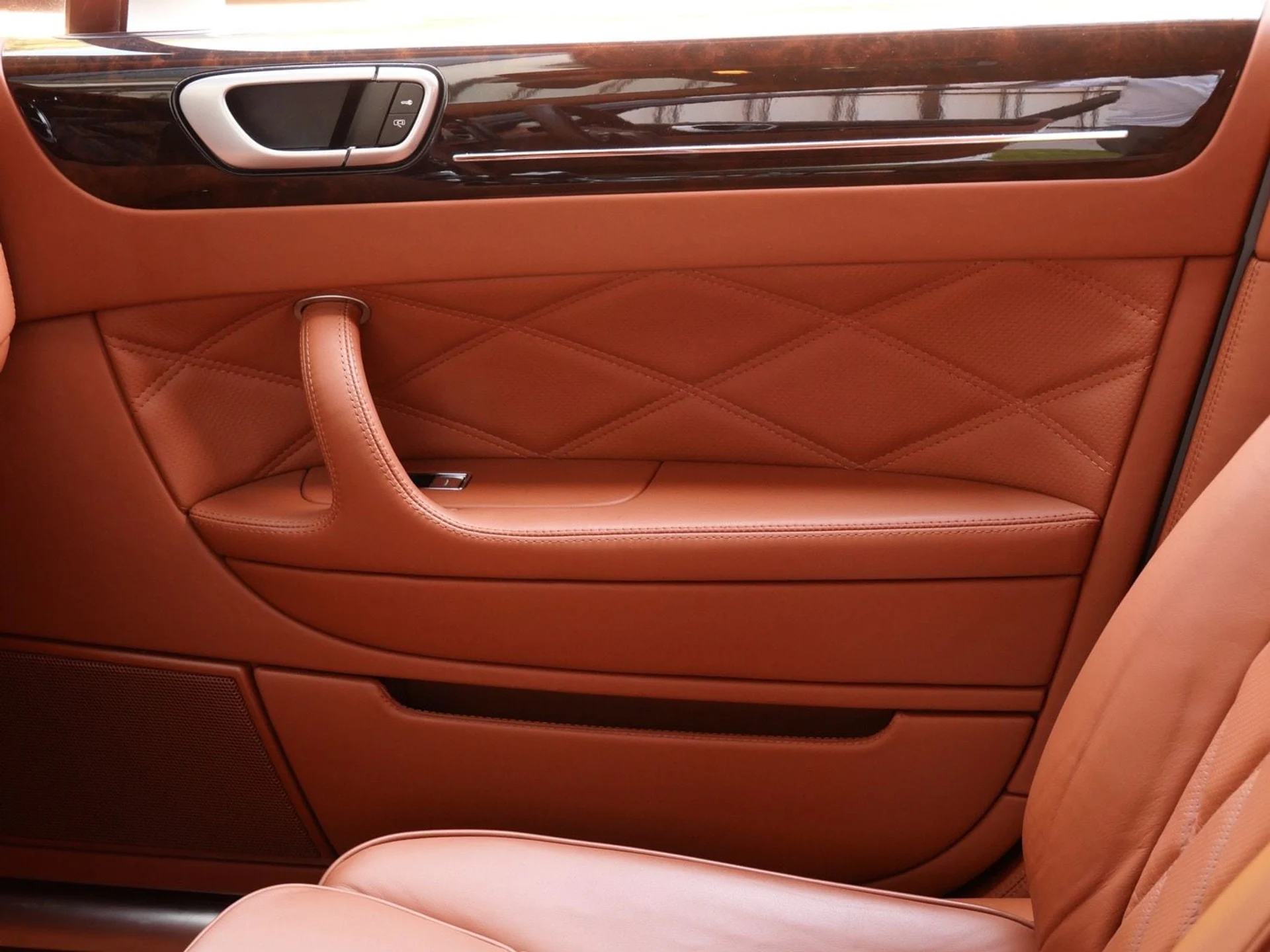 mph012_2580212217_24ae79421de61d923ef5d57f9995a23dx_fd6ea7c27d