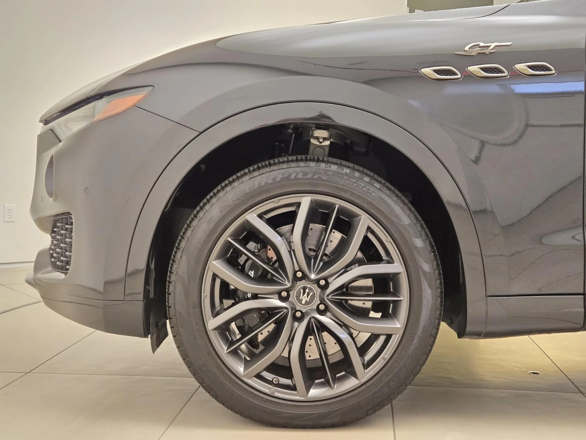 mph012_2584814575_Used_2024_Maserati_Levante_GT_1777354939_2e7e34a18d