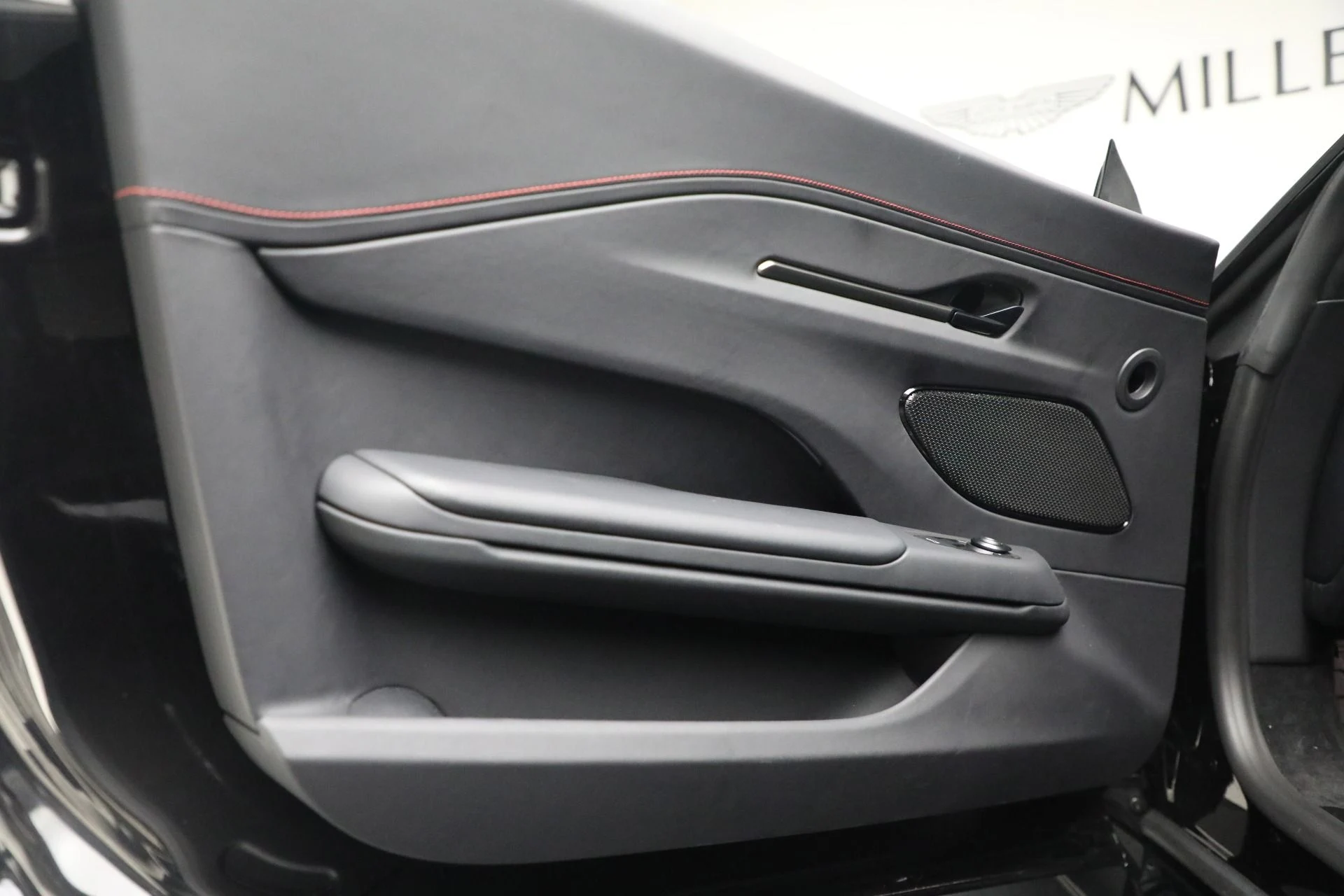 mph012_2586532889_New_2025_Aston_Martin_Vantage_06afd92a65