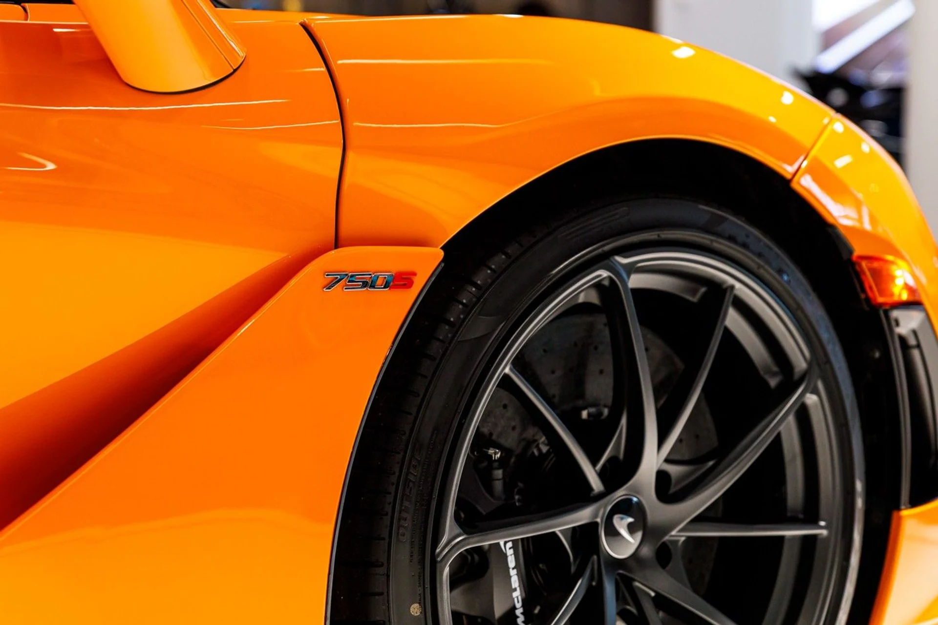 mph012_2587946443_651_p13_l_3b9d8ec598