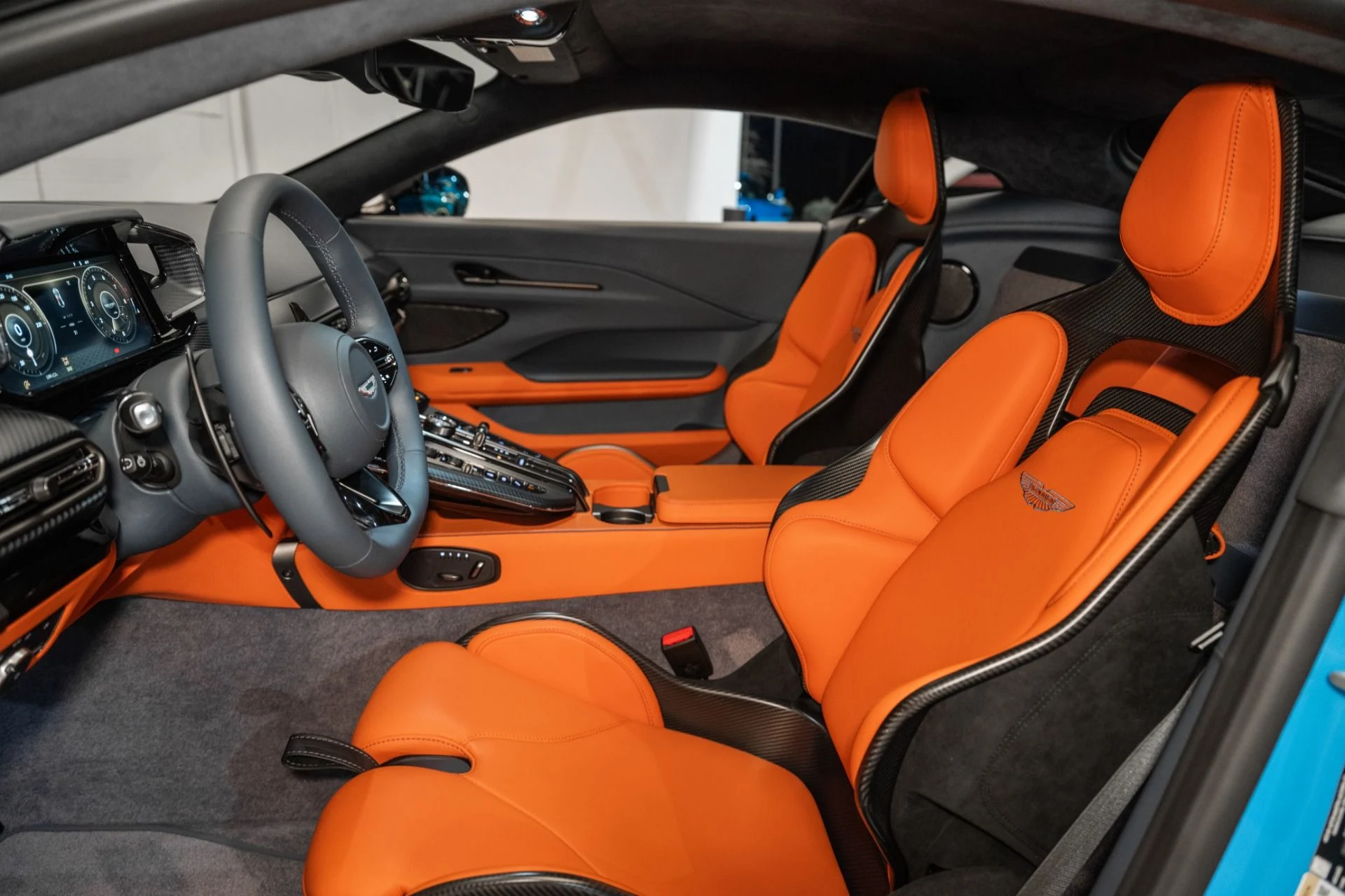 mph012_2590010774_New_2025_Aston_Martin_Vantage_Coupe_1737041109_751c14d941
