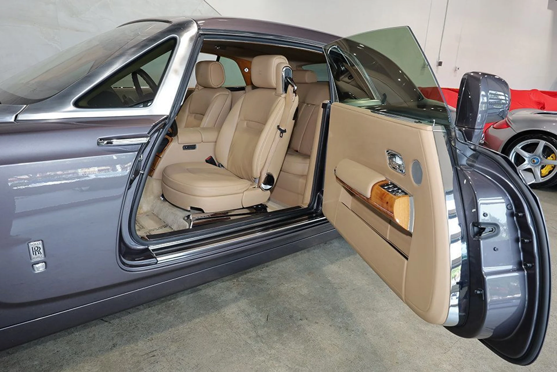 mph012_2591770829_used_2010_rolls_royce_phantom_coupe_2drcoupe_9689_23022670_13_1024_87f5364690