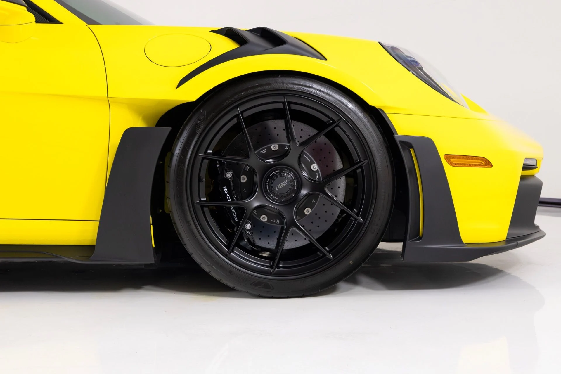 mph012_2592299586_Used_2024_Porsche_911_GT_3_RS_1770767527_93a9947b1a