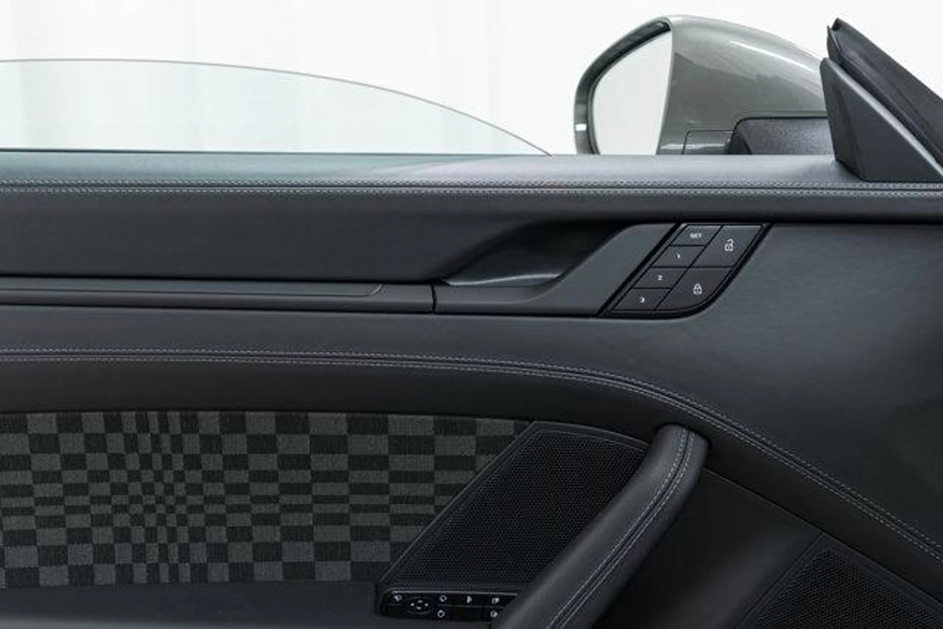 mph012_2592733528_NL_8_Pg_HL_Gg_Mamf3a2_Xky_RQ_Zq_Tp_EA_58af984031