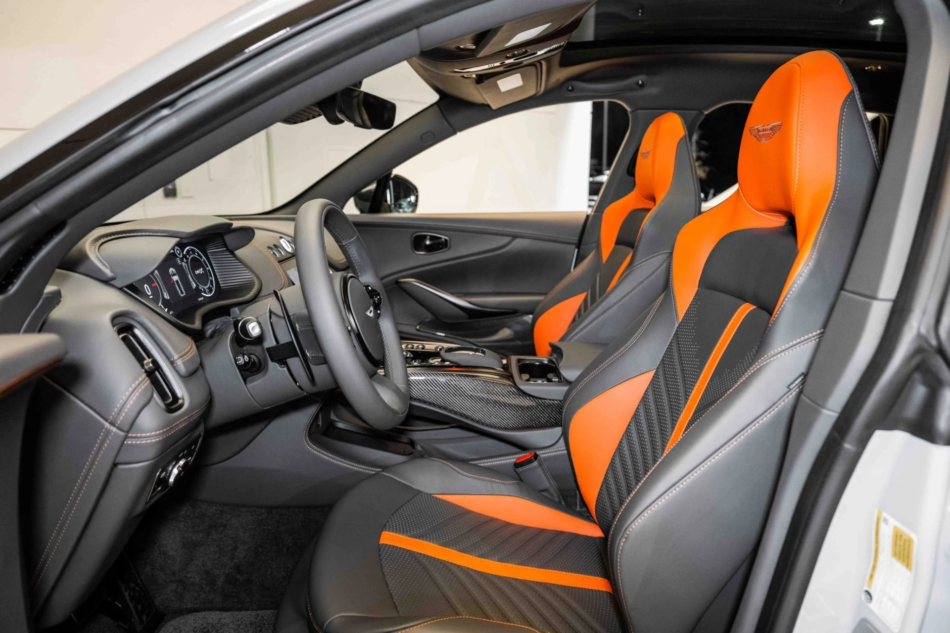 mph012_2600080991_Used_2024_Aston_Martin_DBX_707_1701892795_ecaf7618ce