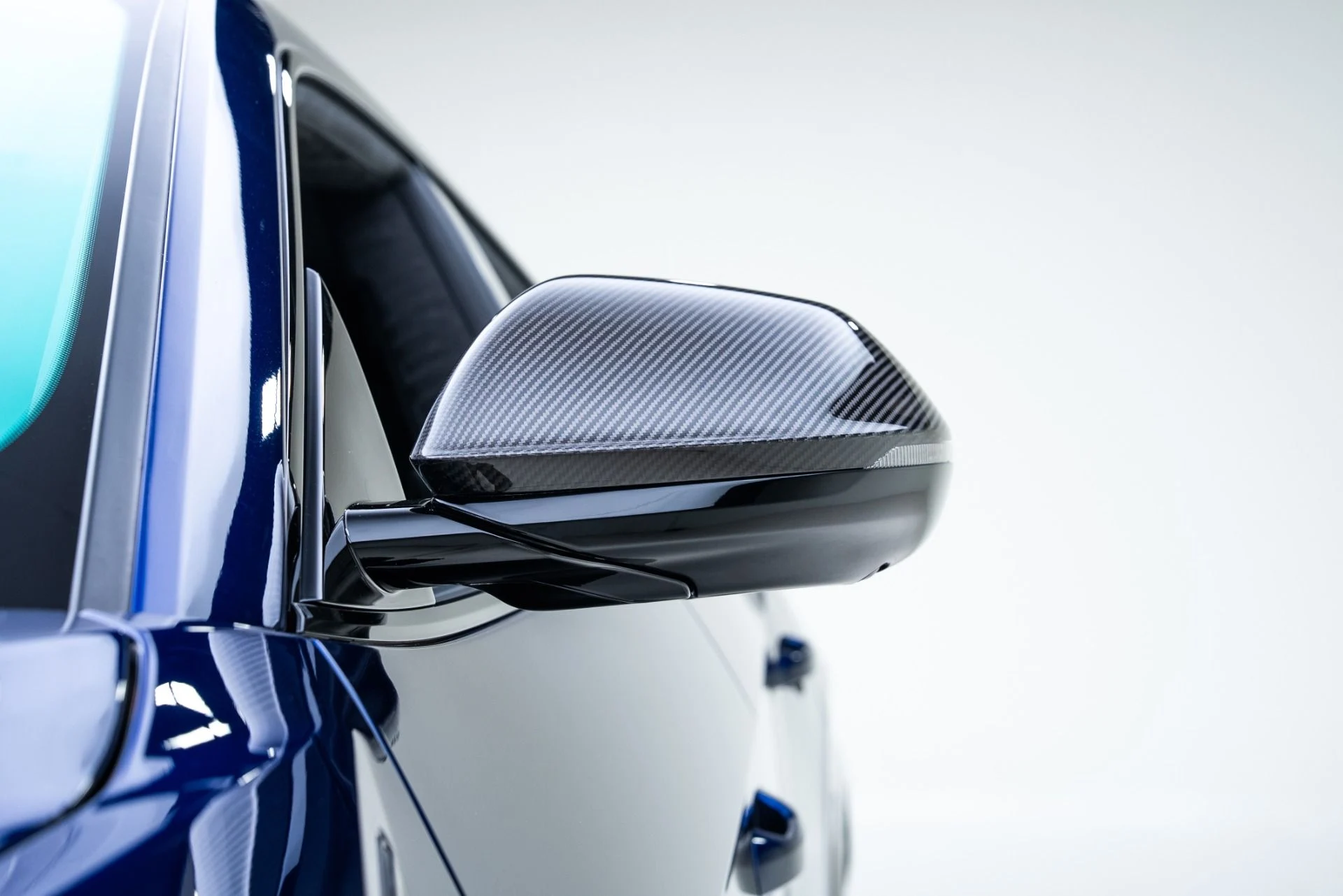 mph012_2611007847_Used_2022_Lamborghini_Urus_1775598124_5c919243e5