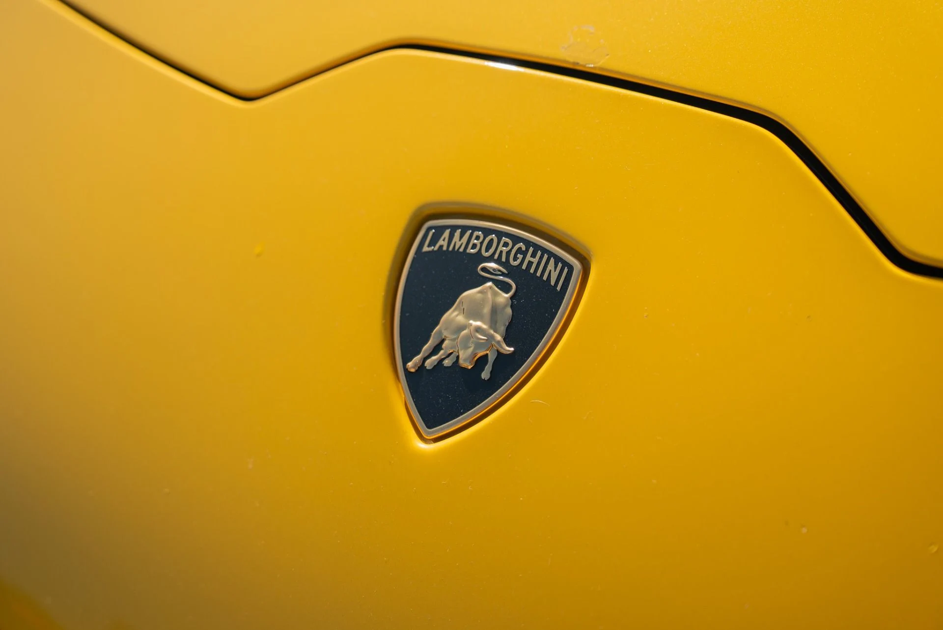 mph012_2612076200_Used_2018_Lamborghini_Huracan_LP_580_2_1762289056_bdc37c194b