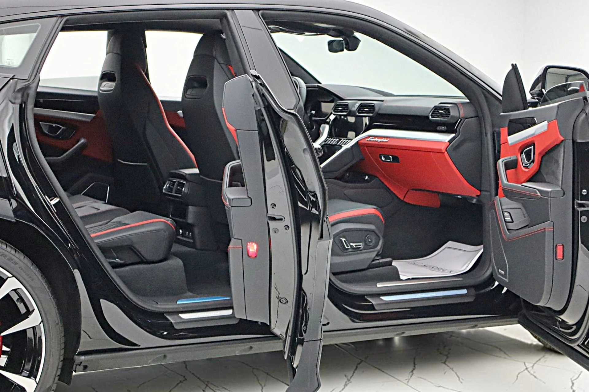 mph012_2614829817_Used_2024_Lamborghini_Urus_SLEASE_OPTIONS_AVAILABLE_c8eec118f3