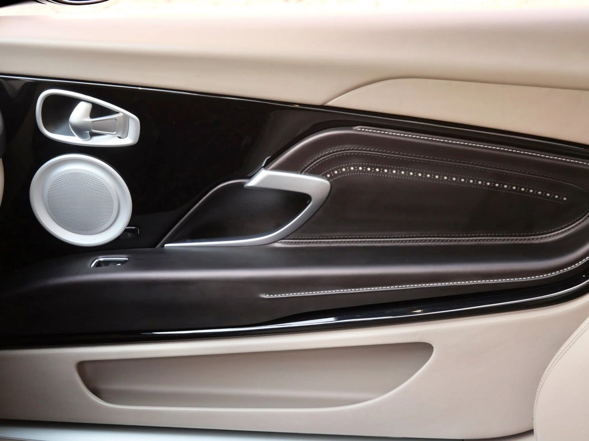 mph012_262518309_2410b7ae990f4112afc9634f9894bcd1_f220e2c1c4