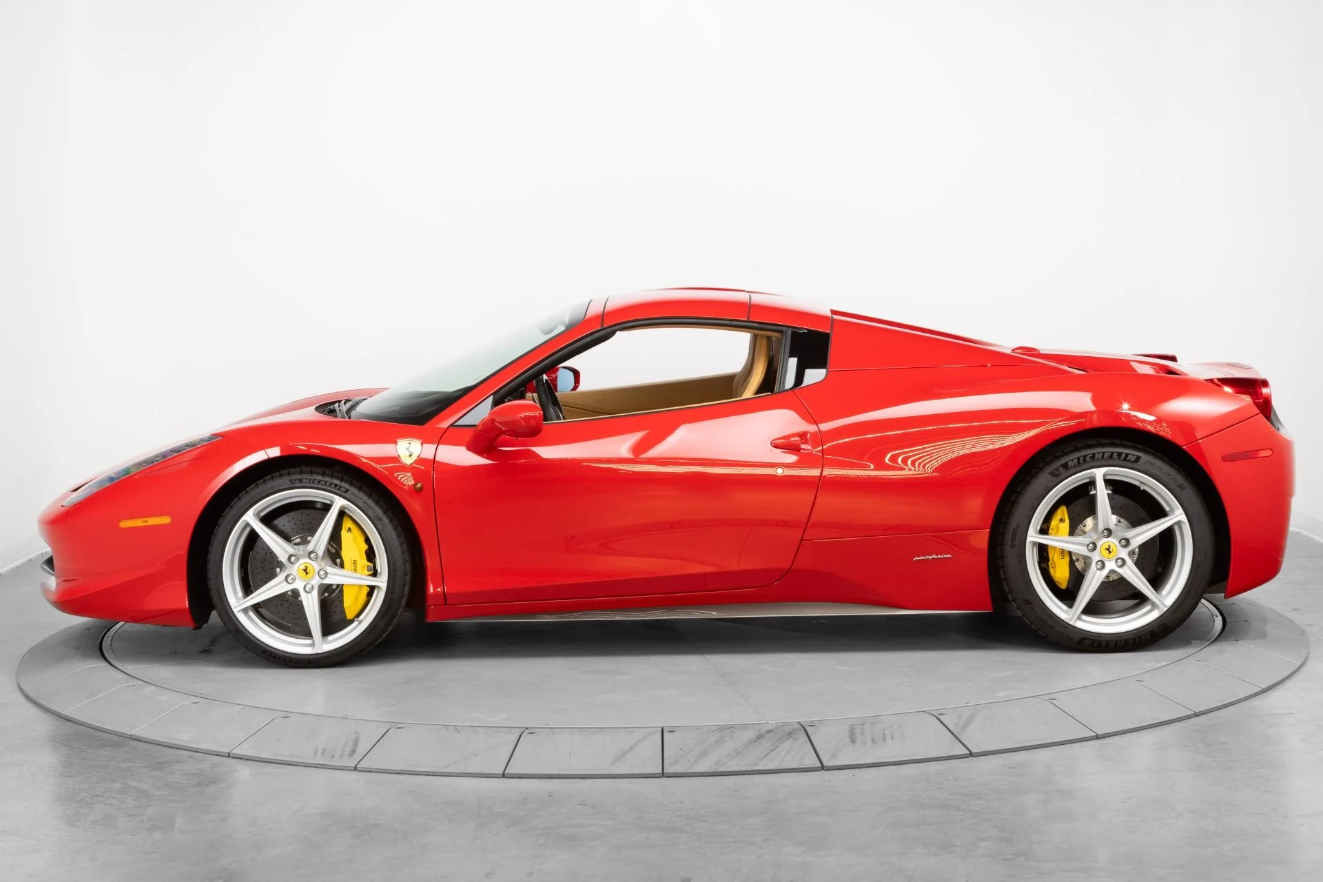 mph012_2628178492_Used_2014_Ferrari_458_Spider_1781623433_b93eb0eaca