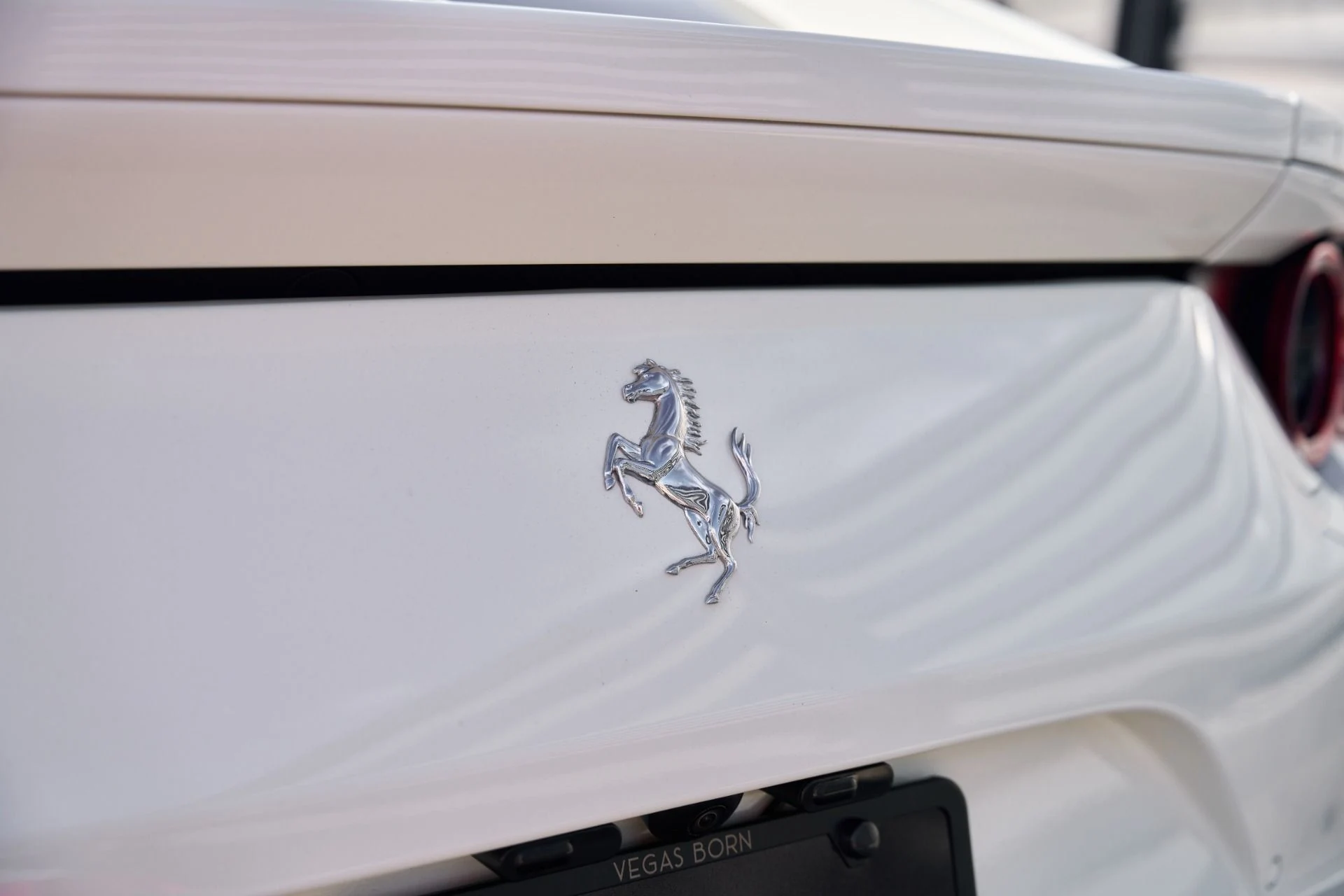 mph012_2630935330_Used_2018_Ferrari_812_Superfast_Base_1793220974_b7cee7e63d