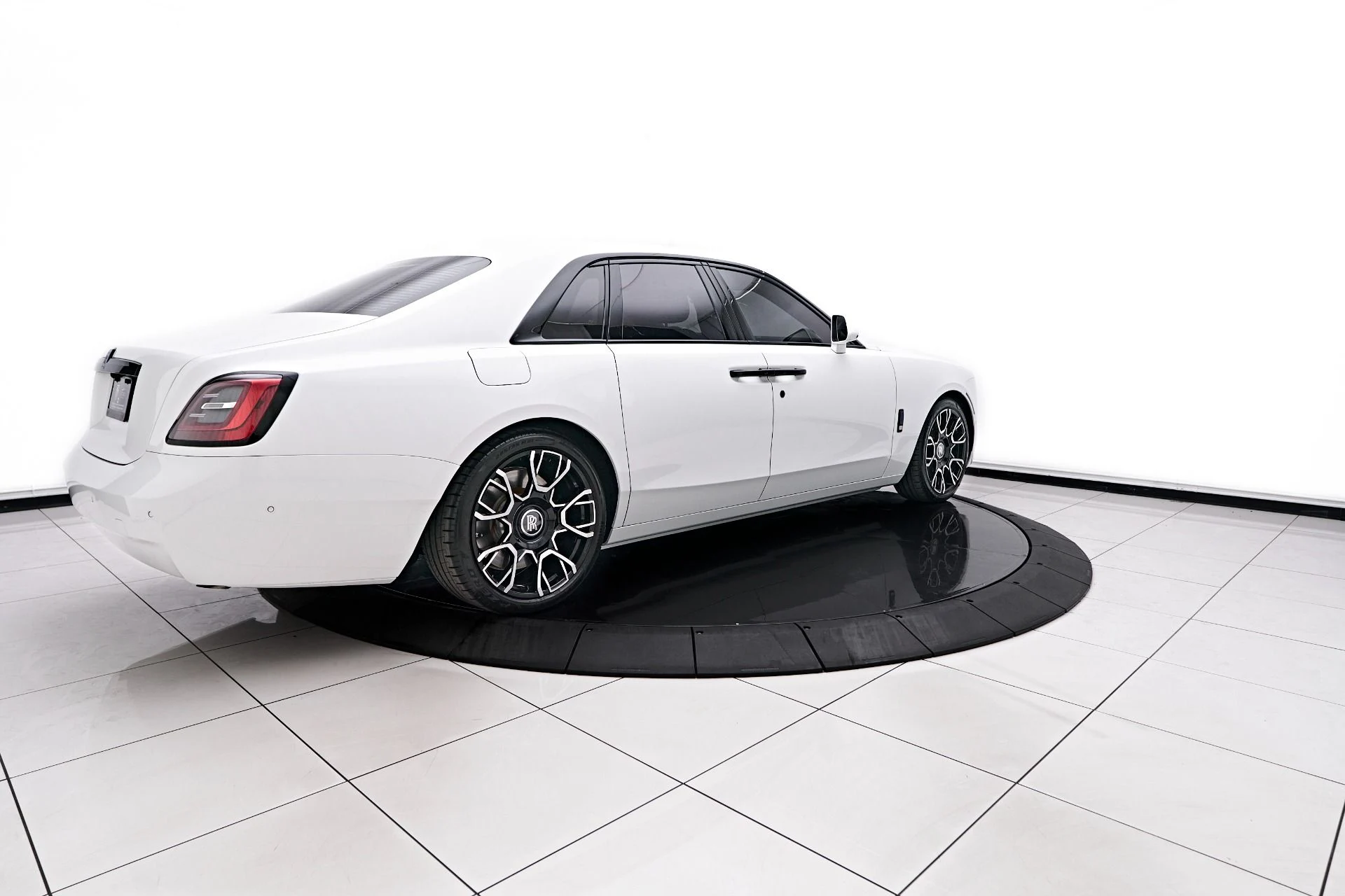 mph012_2641197981_Used_2024_Rolls_Royce_Ghost_Base_1757190816_6e5dbd0e53