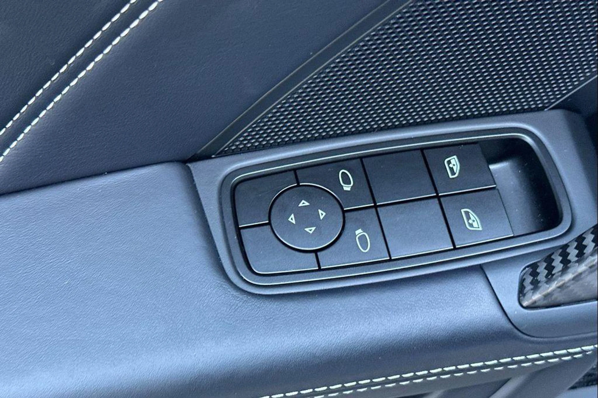 mph012_2649189930_9c_O9mn7it_V_Zw_Uj_J_Sh8_S1mm_G1_EE_e2f1b2817c