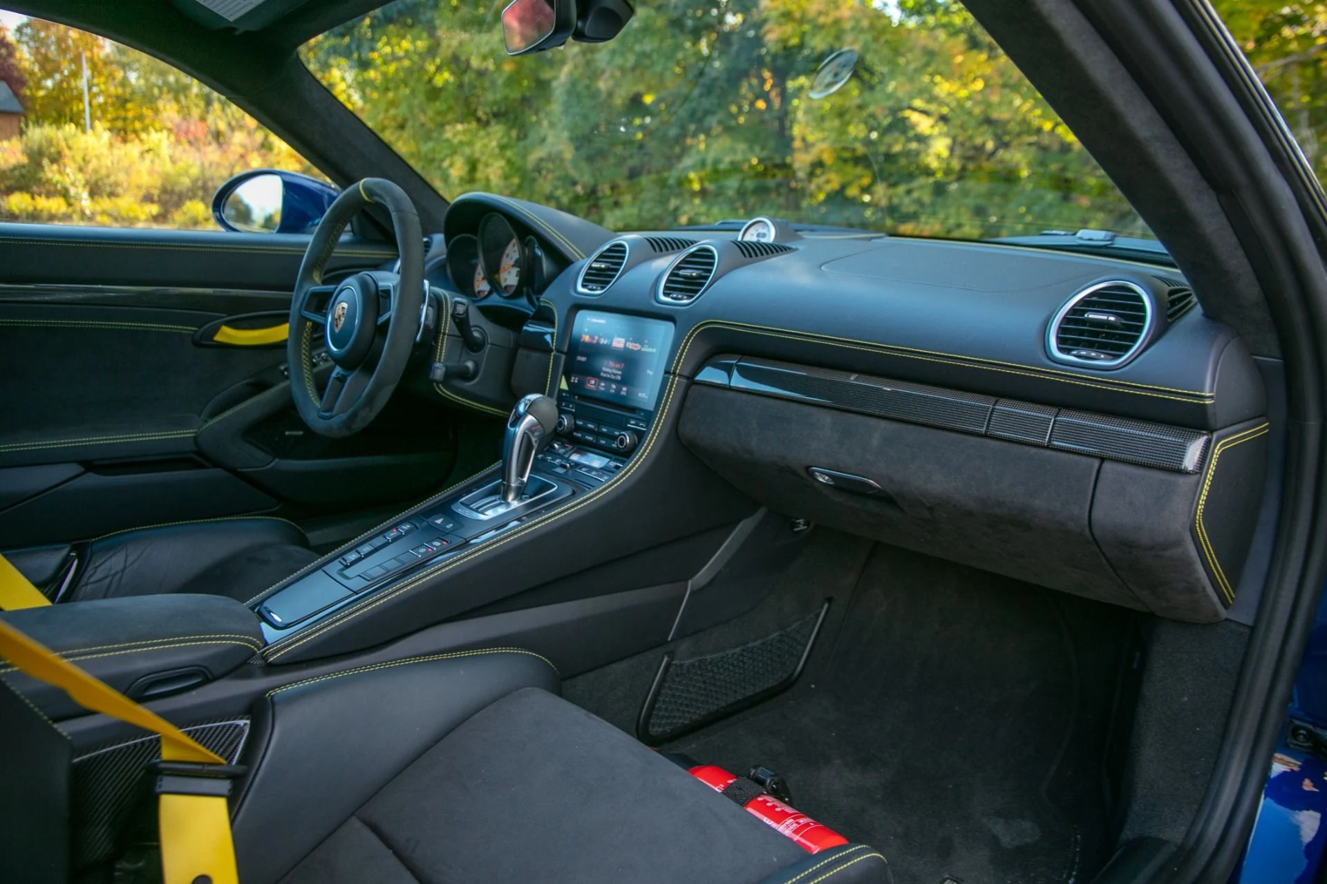 mph012_2650623380_Used_2022_Porsche_718_Cayman_GT_4_1761070750_ed4967df76