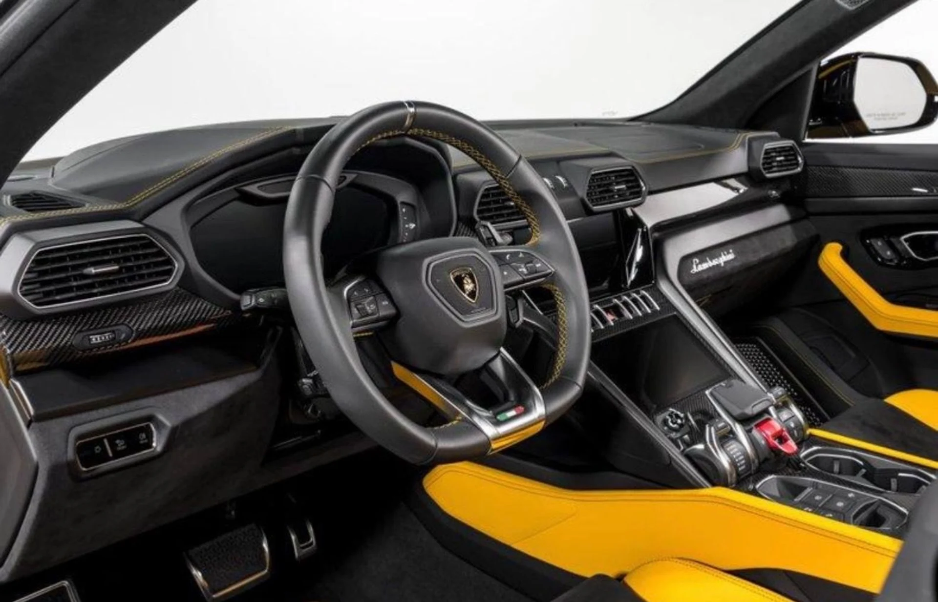 mph012_2652785416_Used_2021_Lamborghini_Urus_1769032742_13254ac488