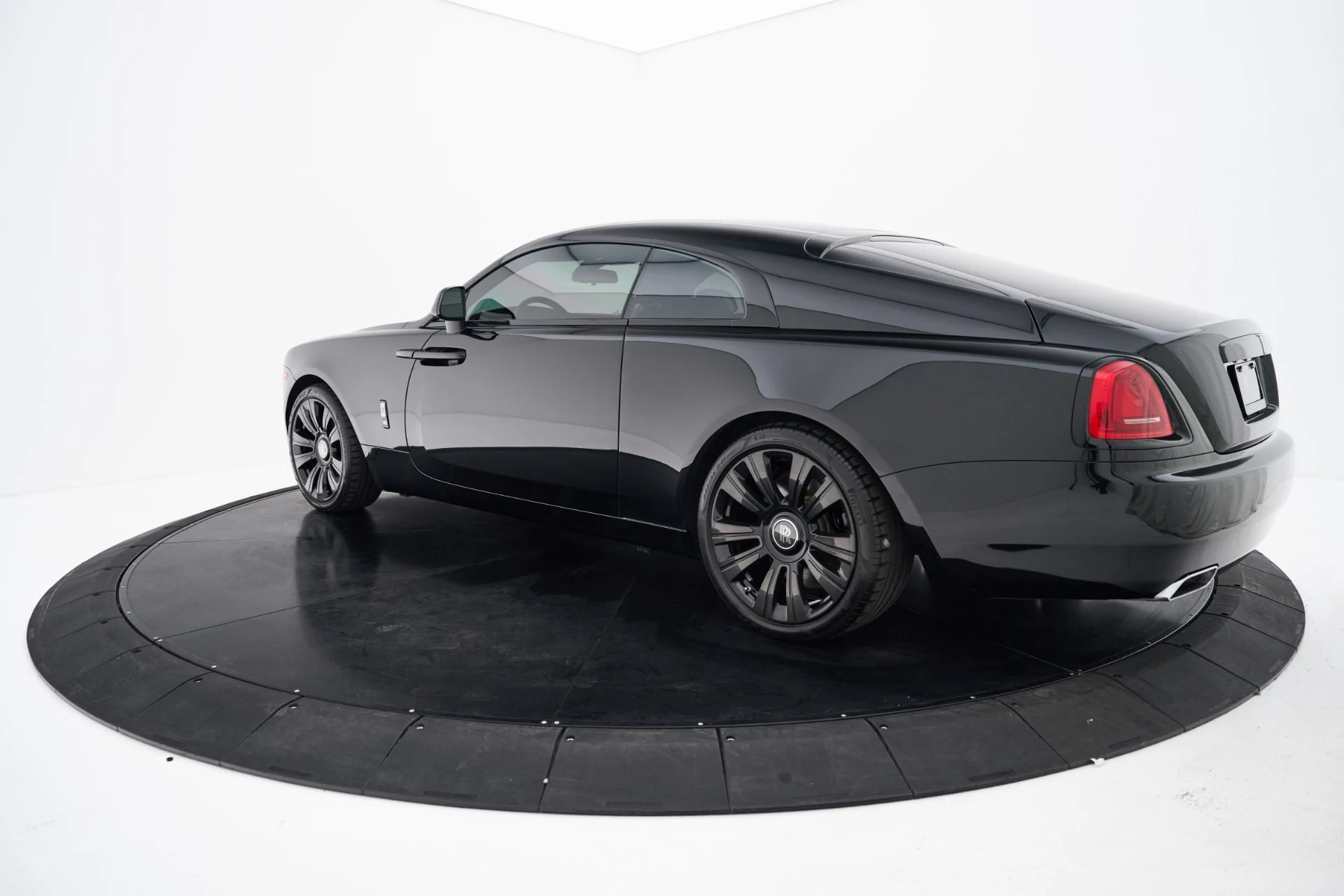 mph012_2654351158_Used_2015_Rolls_Royce_Wraith_Base_1792602891_77b3961137