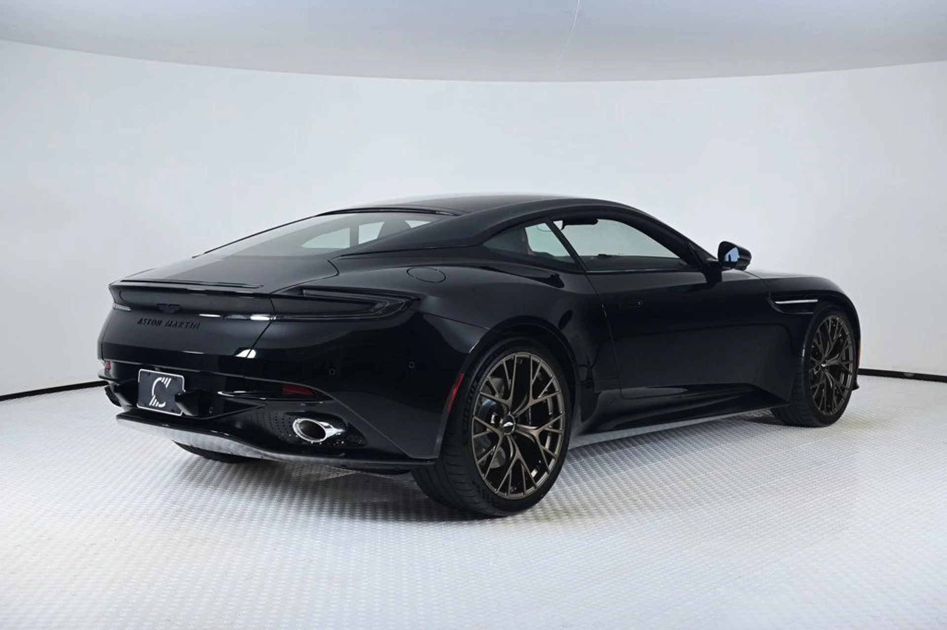 mph012_2659495181_new_2026_aston_martin_db12_11350_22934456_12_1024_0b3e435eda