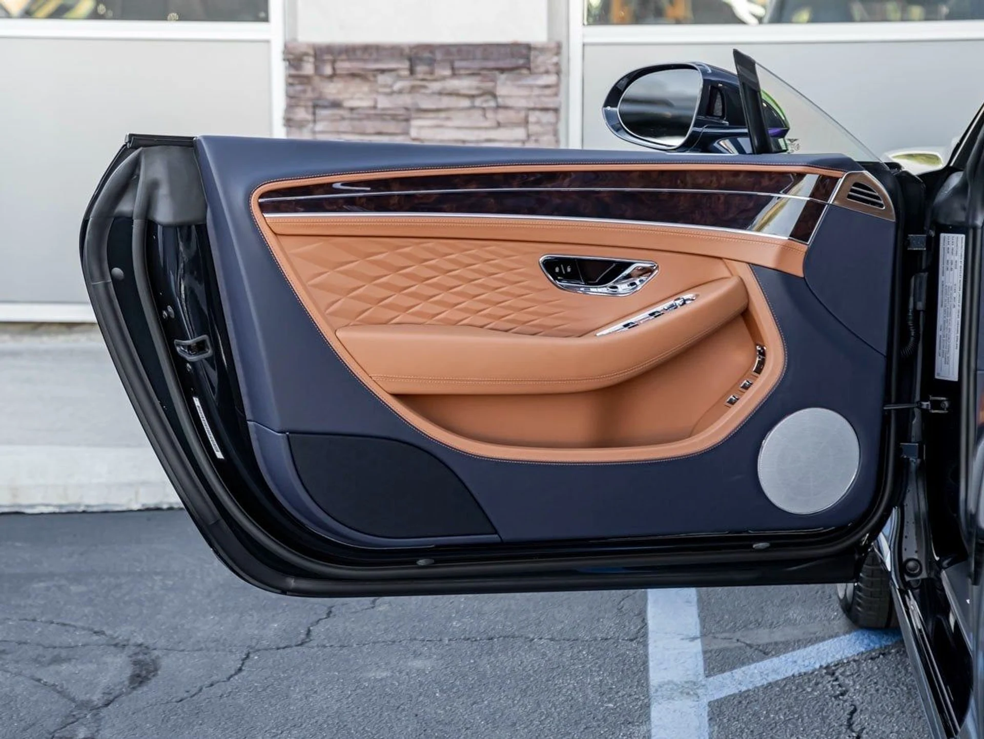 mph012_2661993426_13_044ad315bc