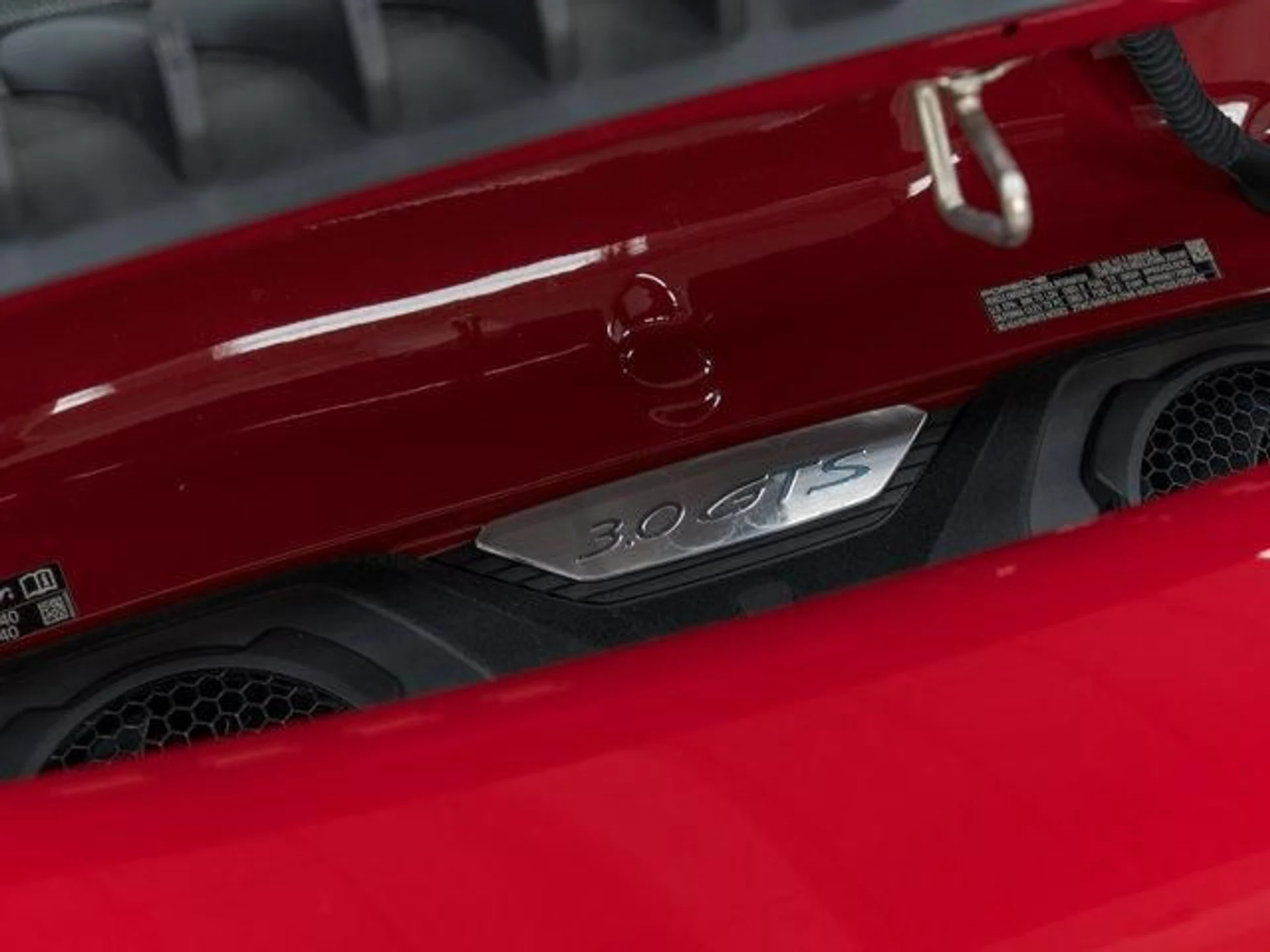 mph012_2669808042_r_YW_Ov3ue_HPO_Otjqz_Qv_L_De_Vb6_XU_f9f87efab0