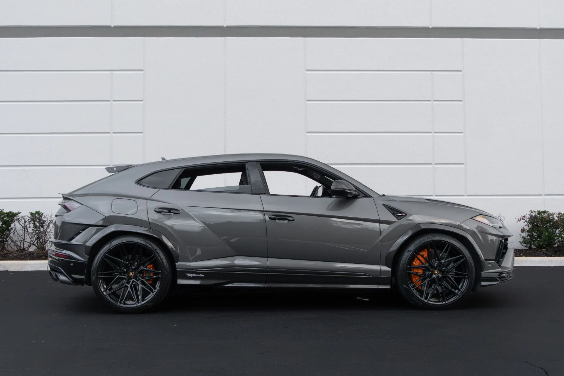 mph012_2681838235_Used_2023_Lamborghini_Urus_Performante_1764644913_51117e8cd0