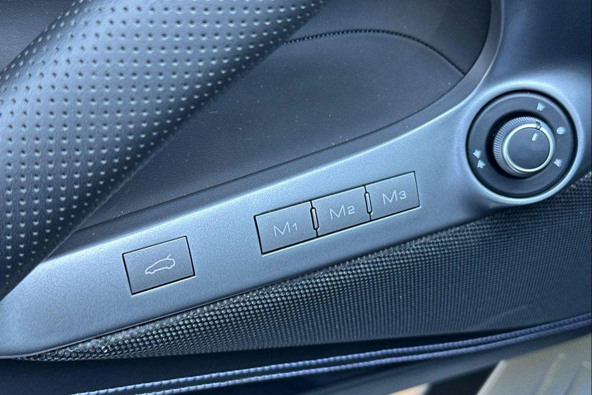 mph012_2681943308_VG_Uvic_Xz881nz_Co_Og_UXM_9_OF_QOQ_67e14f09c3