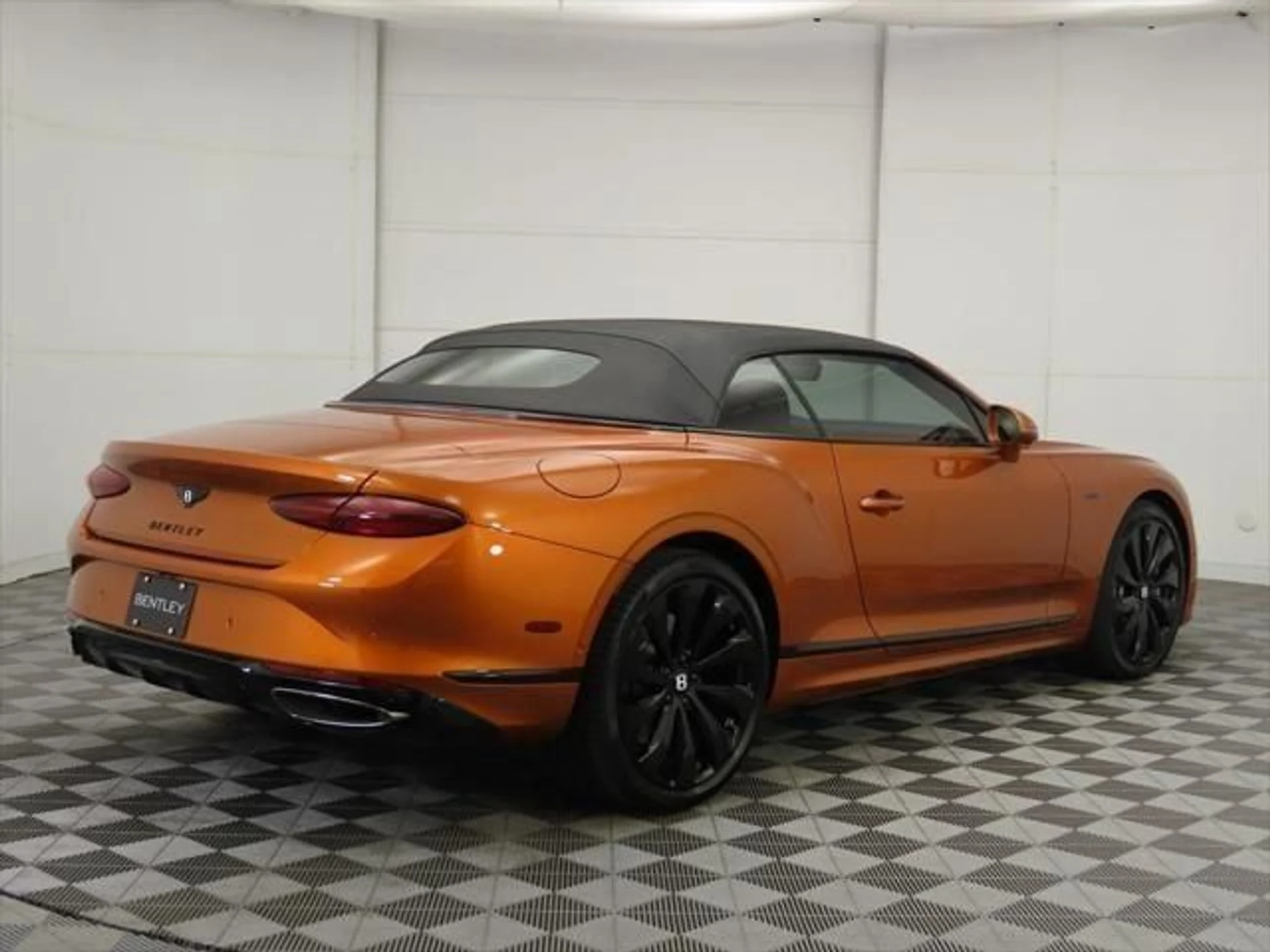 mph012_2683523419_used_2025_bentley_continental_gtblackeditionconvertible_8119_23029542_13_640_1fd7582b3b