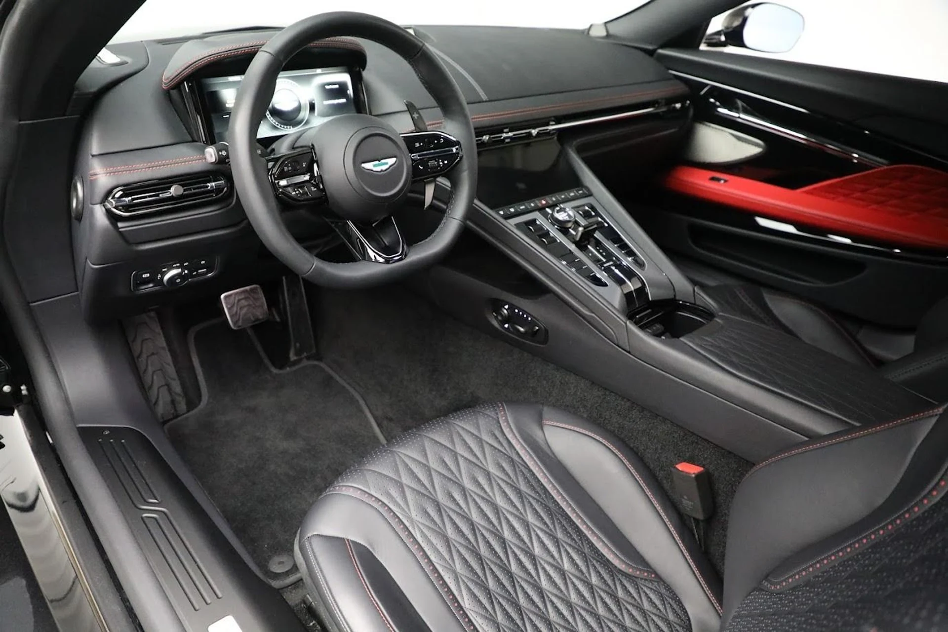 mph012_2697905123_Used_2024_Aston_Martin_DB_12_V8_359f599725