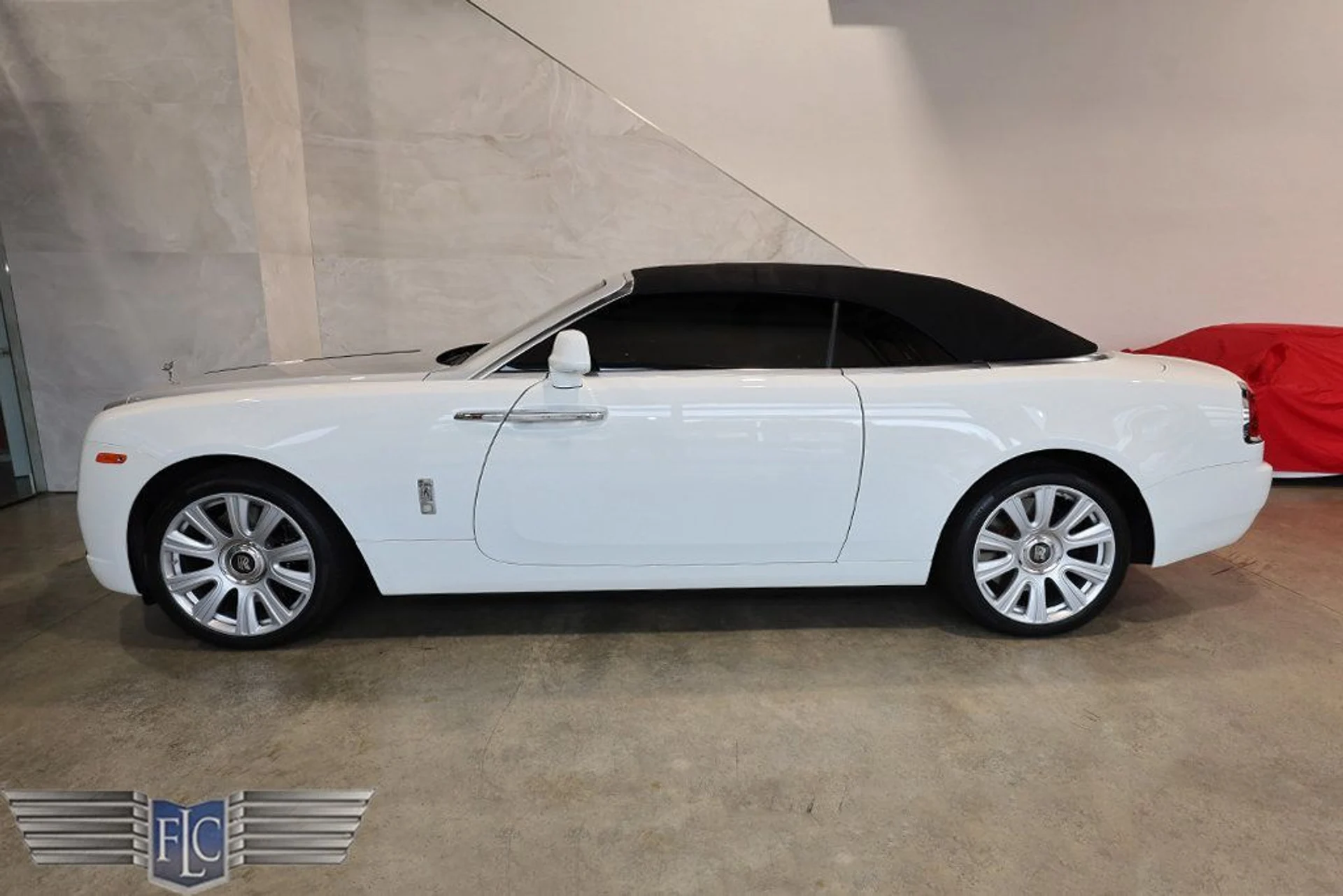mph012_2697999412_used_2017_rolls_royce_dawn_convertible_9689_23039198_13_1024_7cefff4027