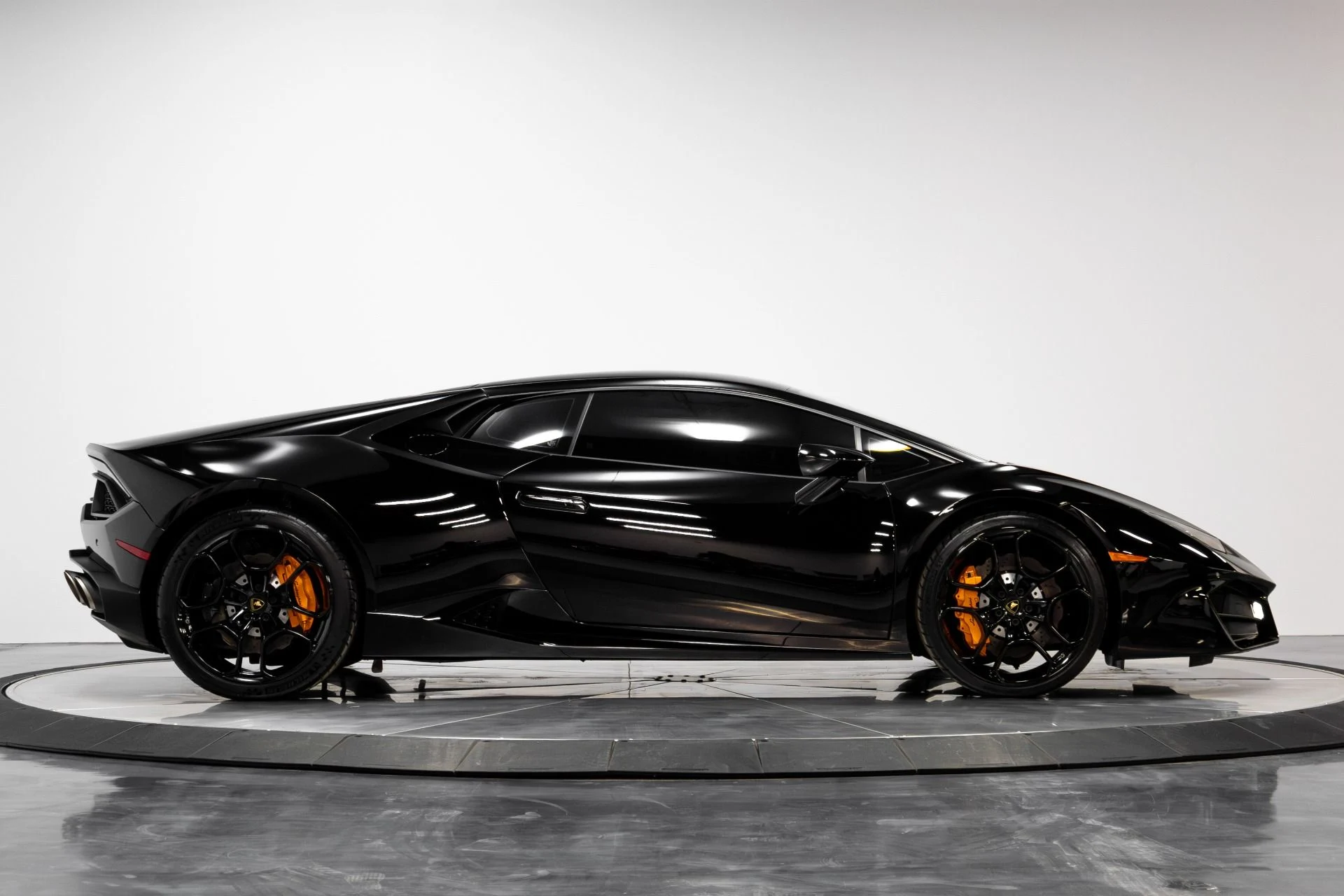 mph012_2700879799_Used_2017_Lamborghini_Huracan_LP_580_2_1771545979_b00d2f5390