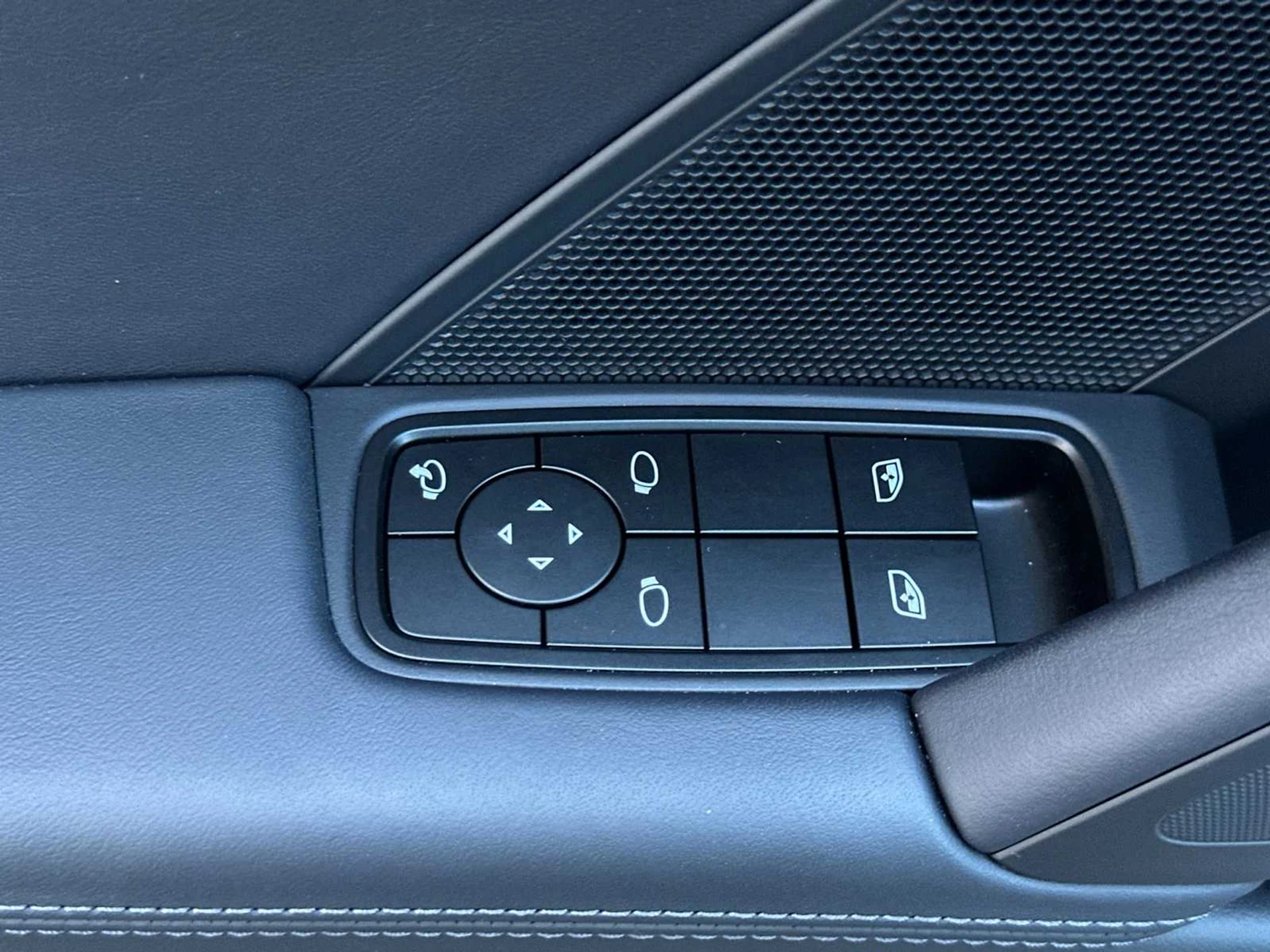 mph012_2713462836_094b525d50126c223761b3bcb6e42d3dx_3fe5fd0e95