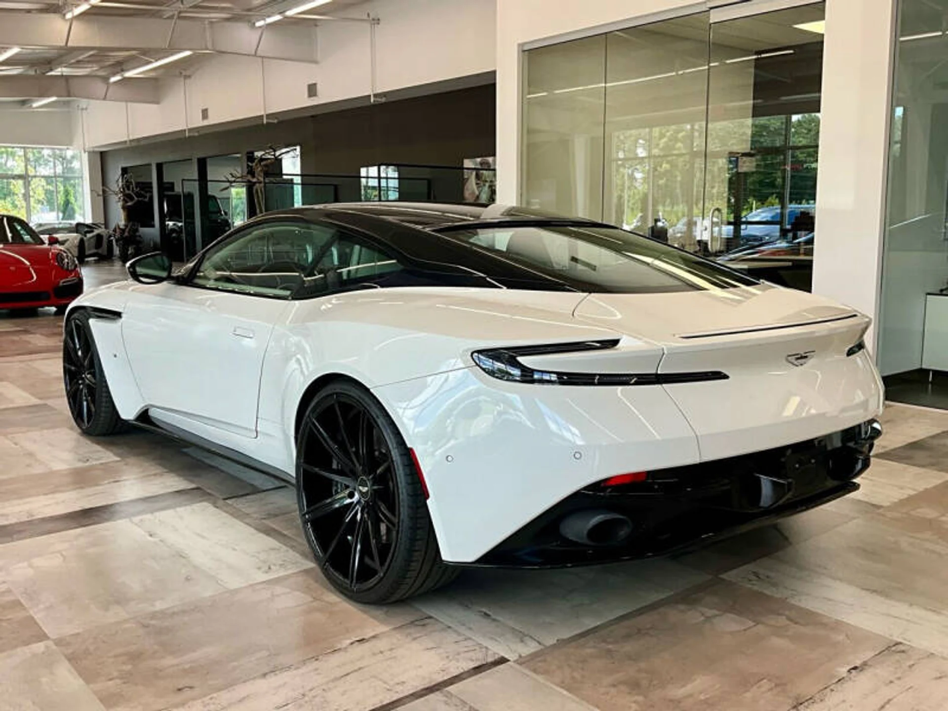 mph012_2715260934_2018_aston_martin_db11_v12_2dr_coupe_8f87149df2