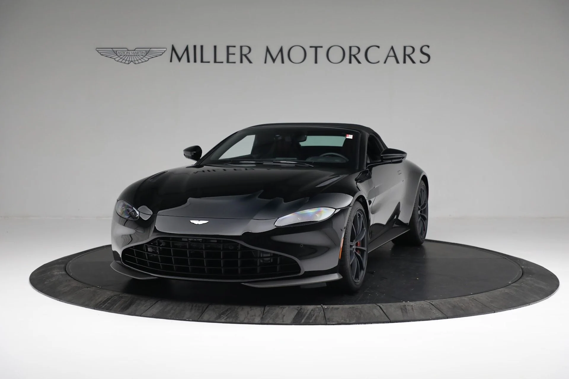 mph012_2716453759_Used_2021_Aston_Martin_Vantage_Roadster_00c65ca1fd
