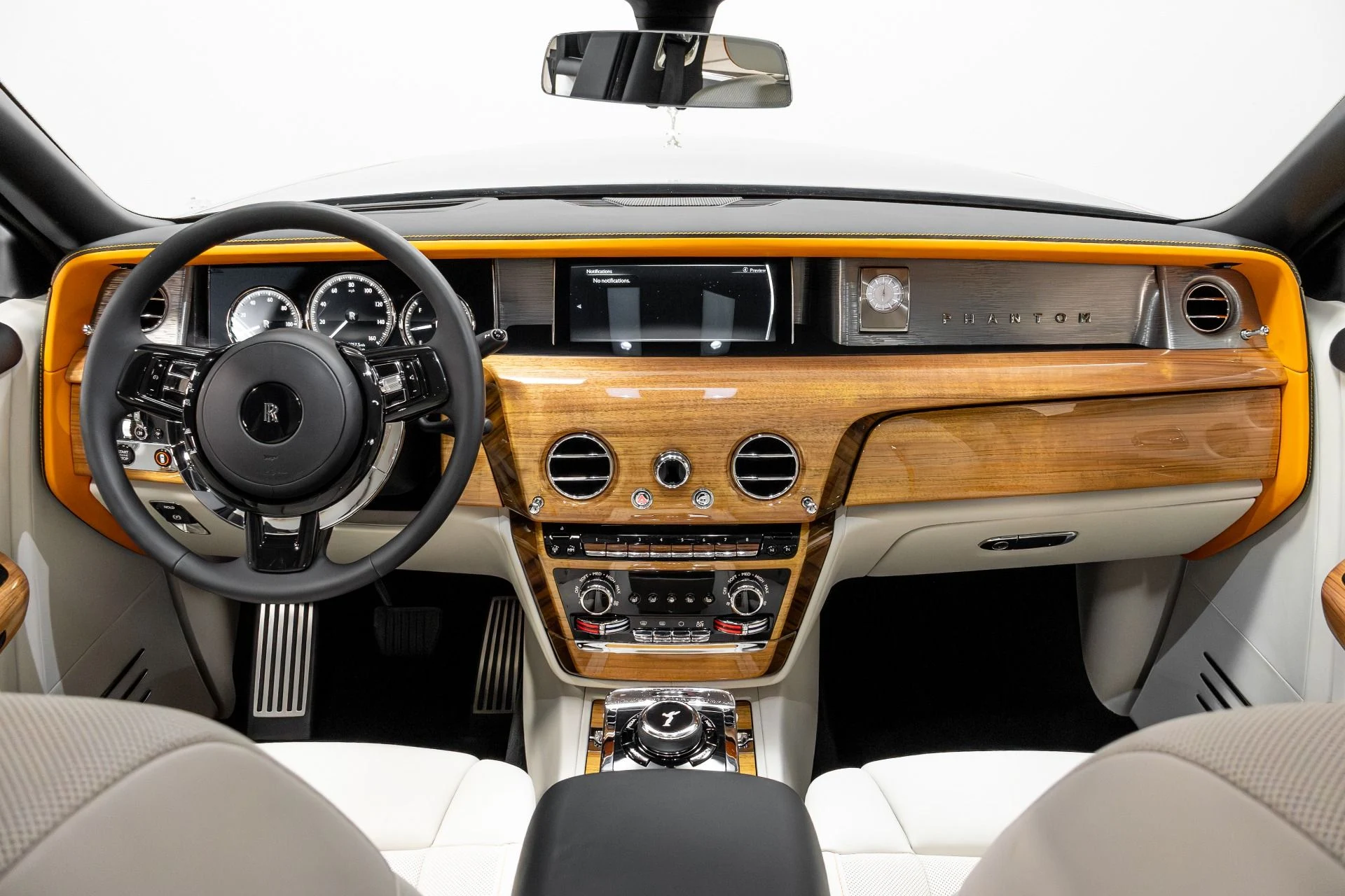 mph012_2723204243_Used_2019_Rolls_Royce_Phantom_1770350910_4bf148f58d