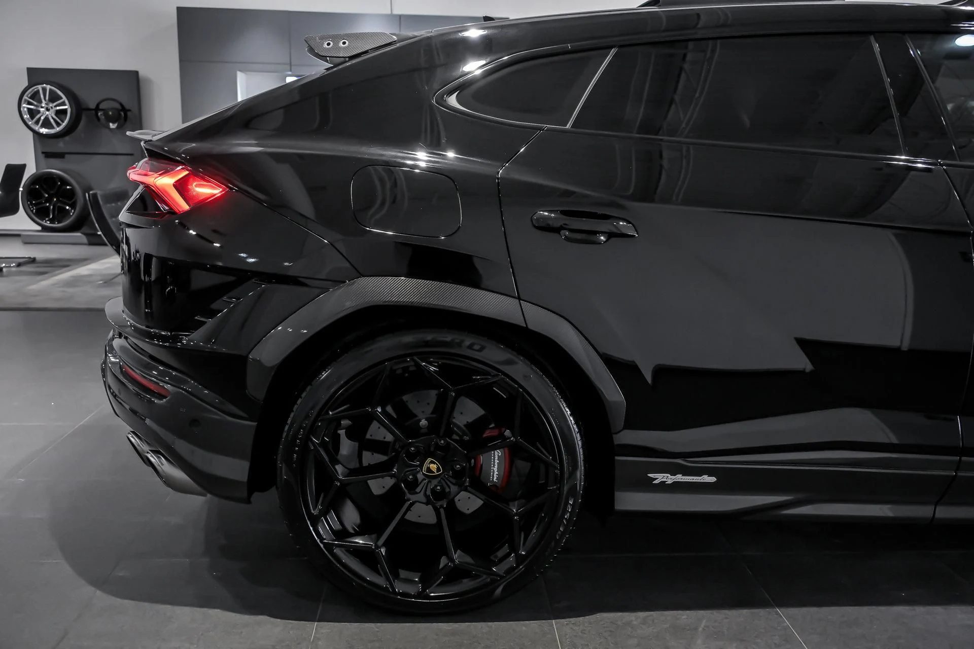 mph012_2724971650_Used_2023_Lamborghini_Urus_Performante_1765794838_9ee2e12025