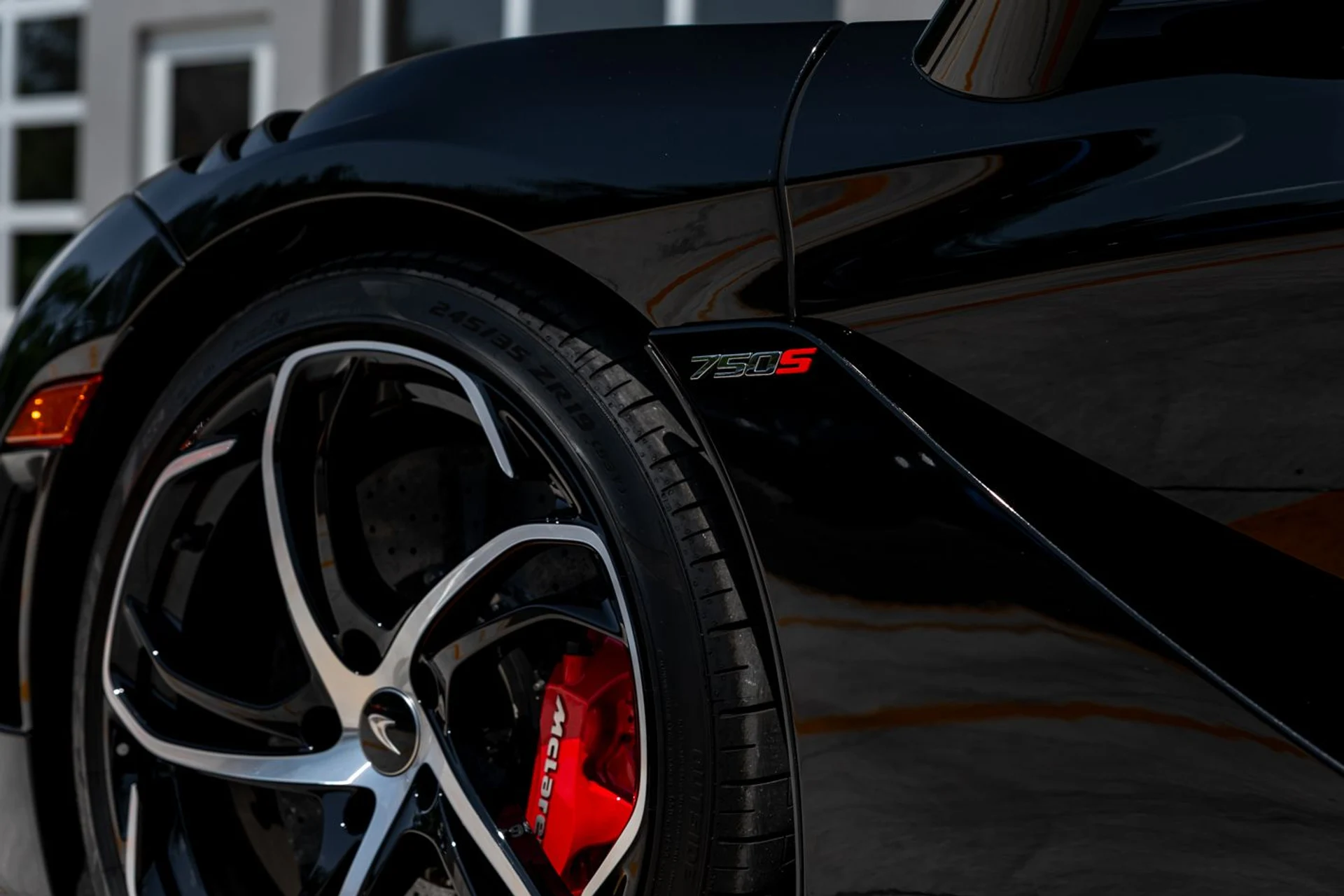 mph012_2728197974_550_p14_l_046011aabb