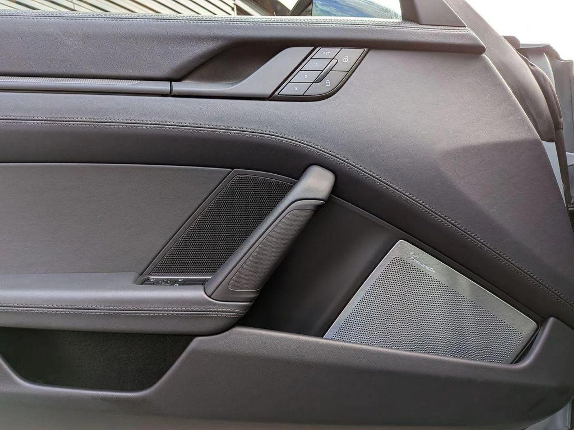 mph012_2735270189_q_C160n_So_Z_Upv_B31m7t_I_Bu_UEOBDU_4f443a8664