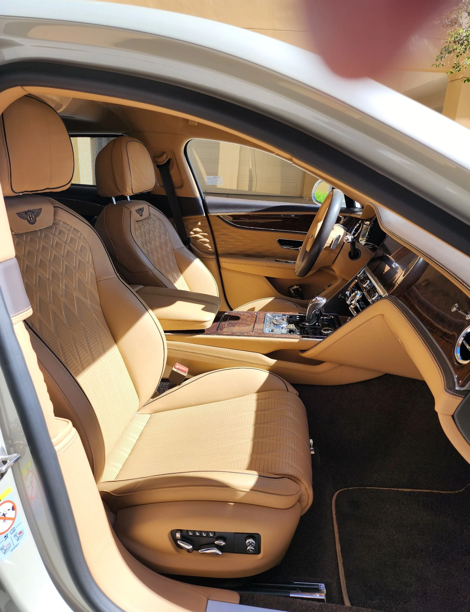 mph012_2742828340_Used_2022_Bentley_Flying_Spur_V8_1761690294_cf69df3972