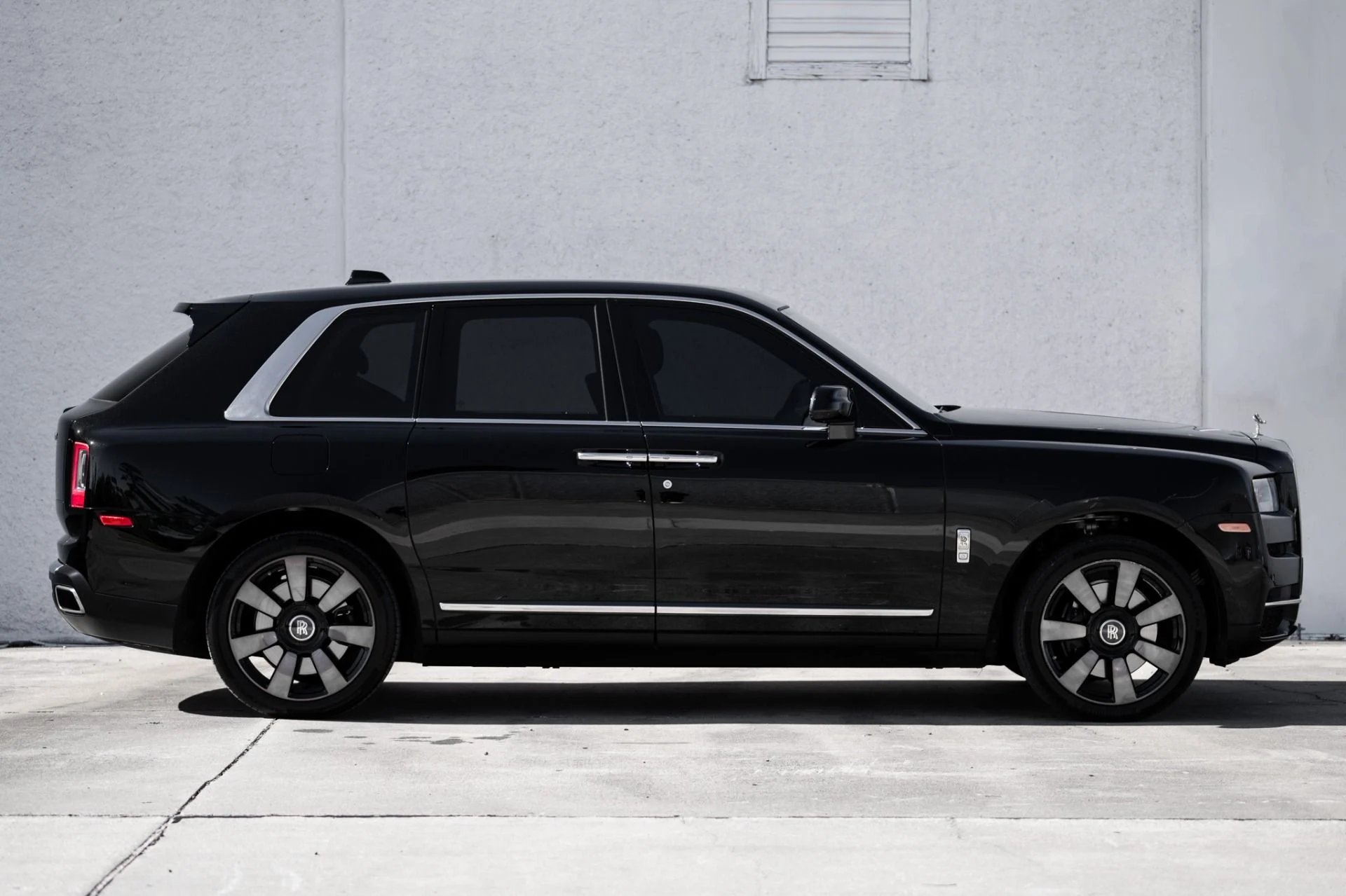 mph012_2746117793_Used_2023_Rolls_Royce_Cullinan_1765314803_b83454bd84