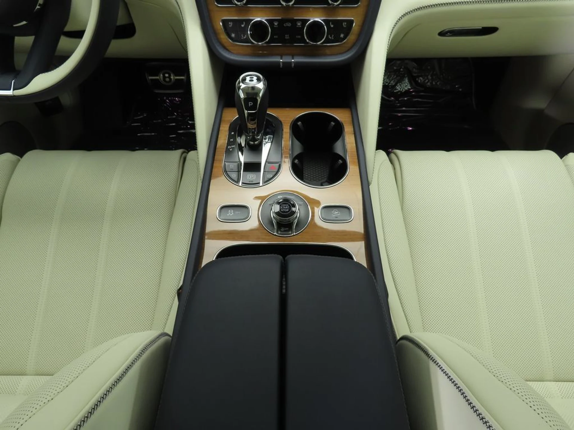 mph012_2747565350_new_2025_bentley_bentayga_ewb_v8awd_8119_22908718_13_1024_451fa74519