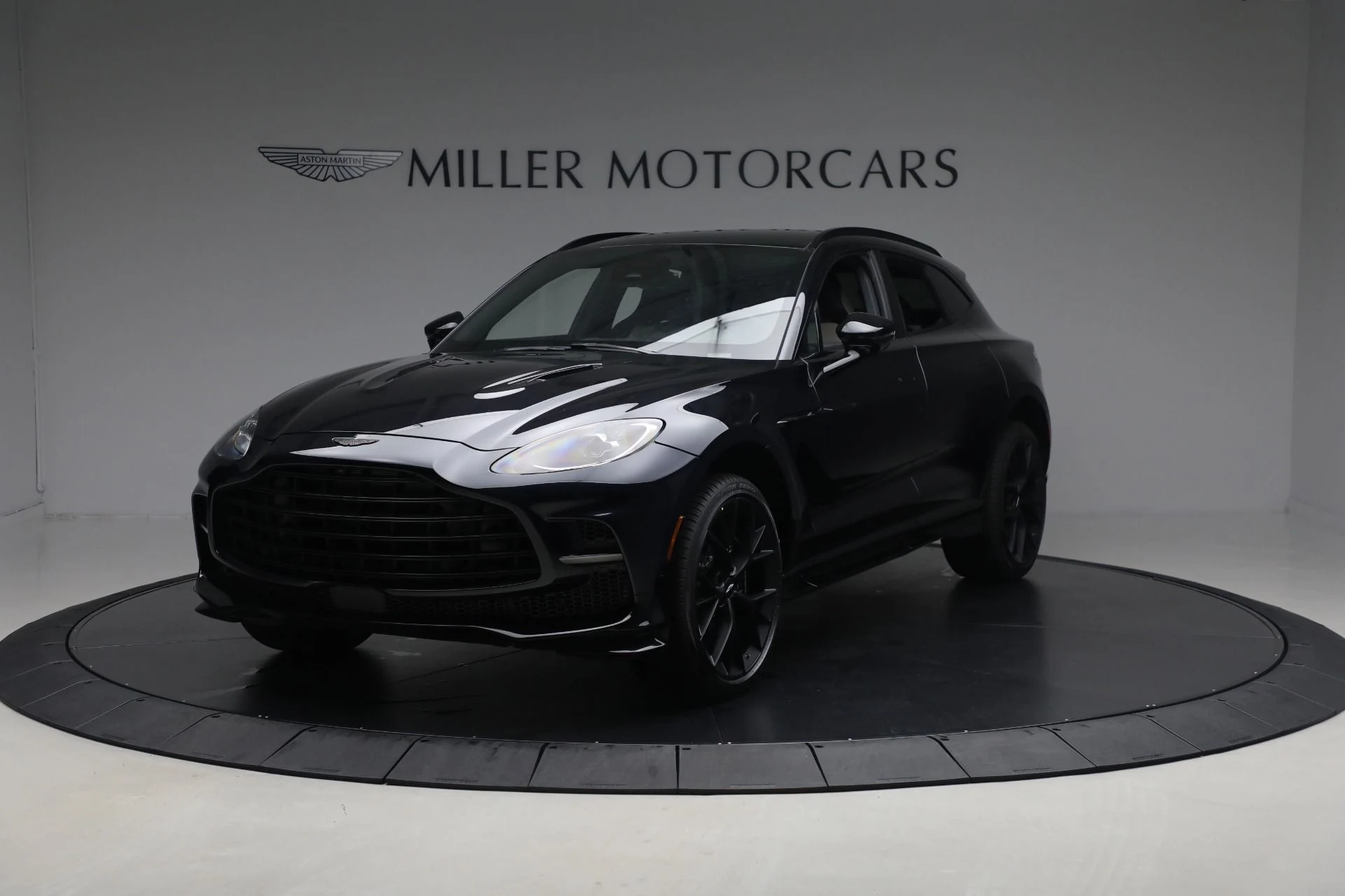 mph012_2747605574_New_2025_Aston_Martin_DBX_707_f34aedad96