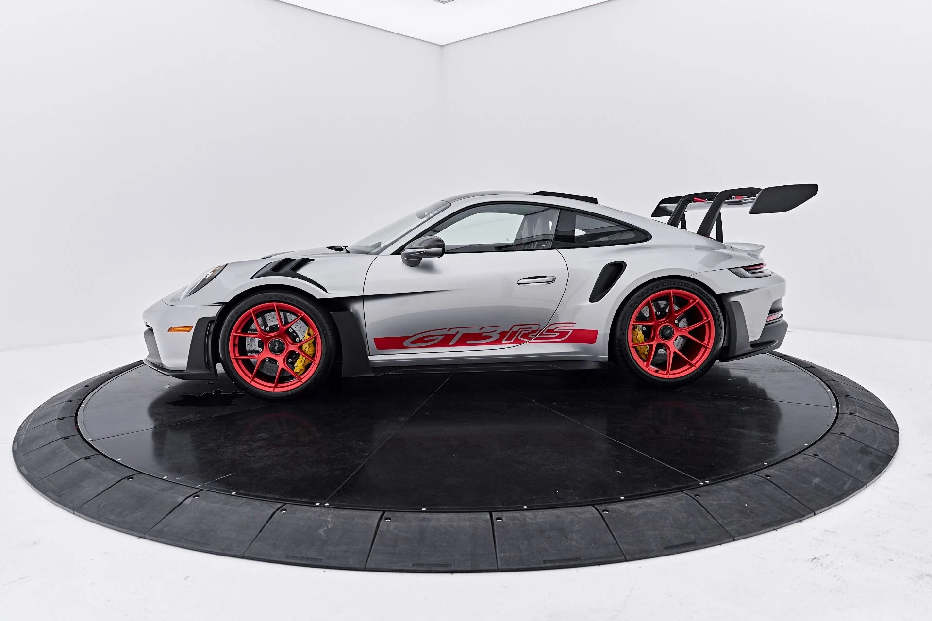 mph012_2754300234_Used_2025_Porsche_911_GT_3_RS_1790467619_ffd28ba477