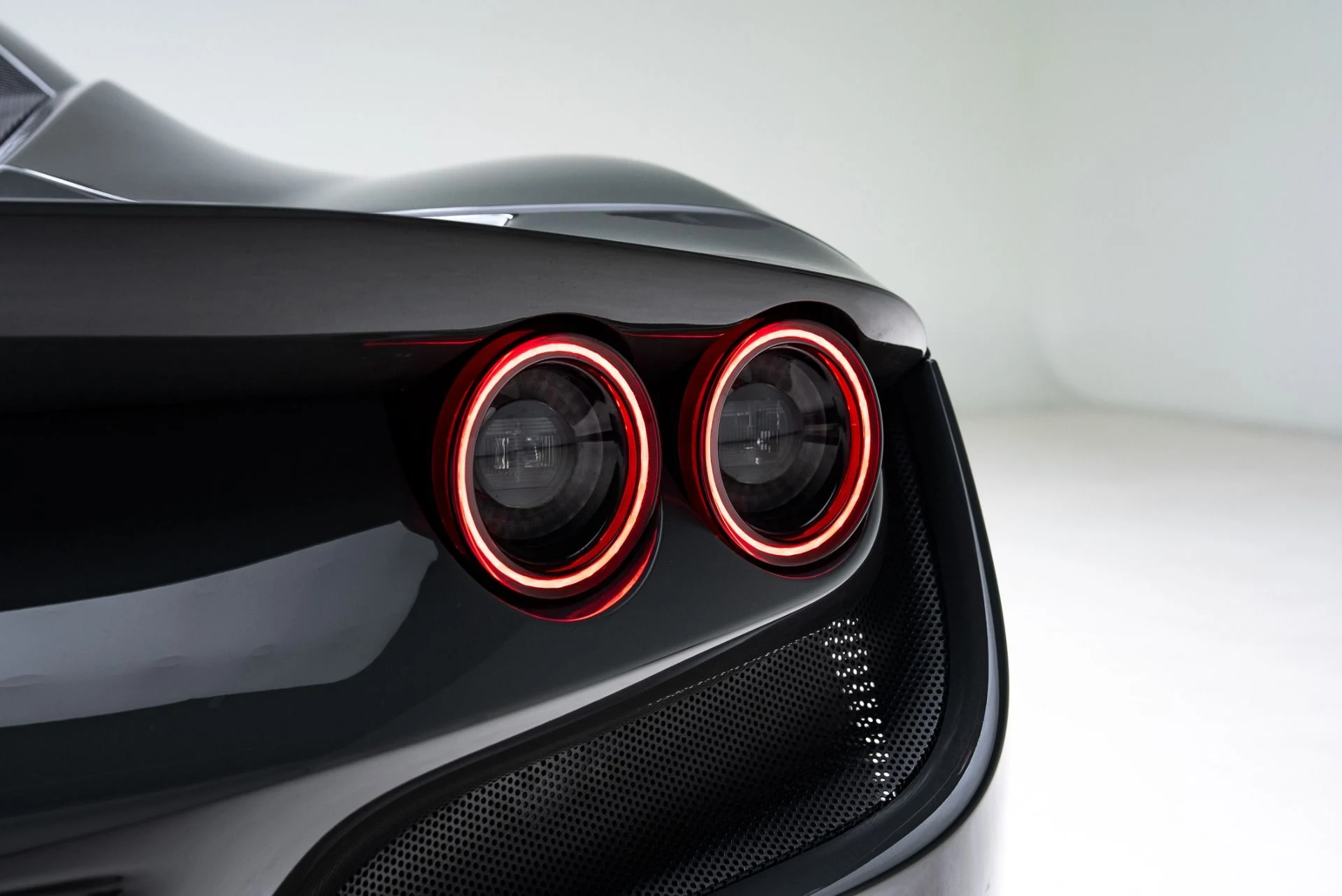 mph012_2758569831_Used_2022_Ferrari_F8_Tributo_1775088257_af3edadd25