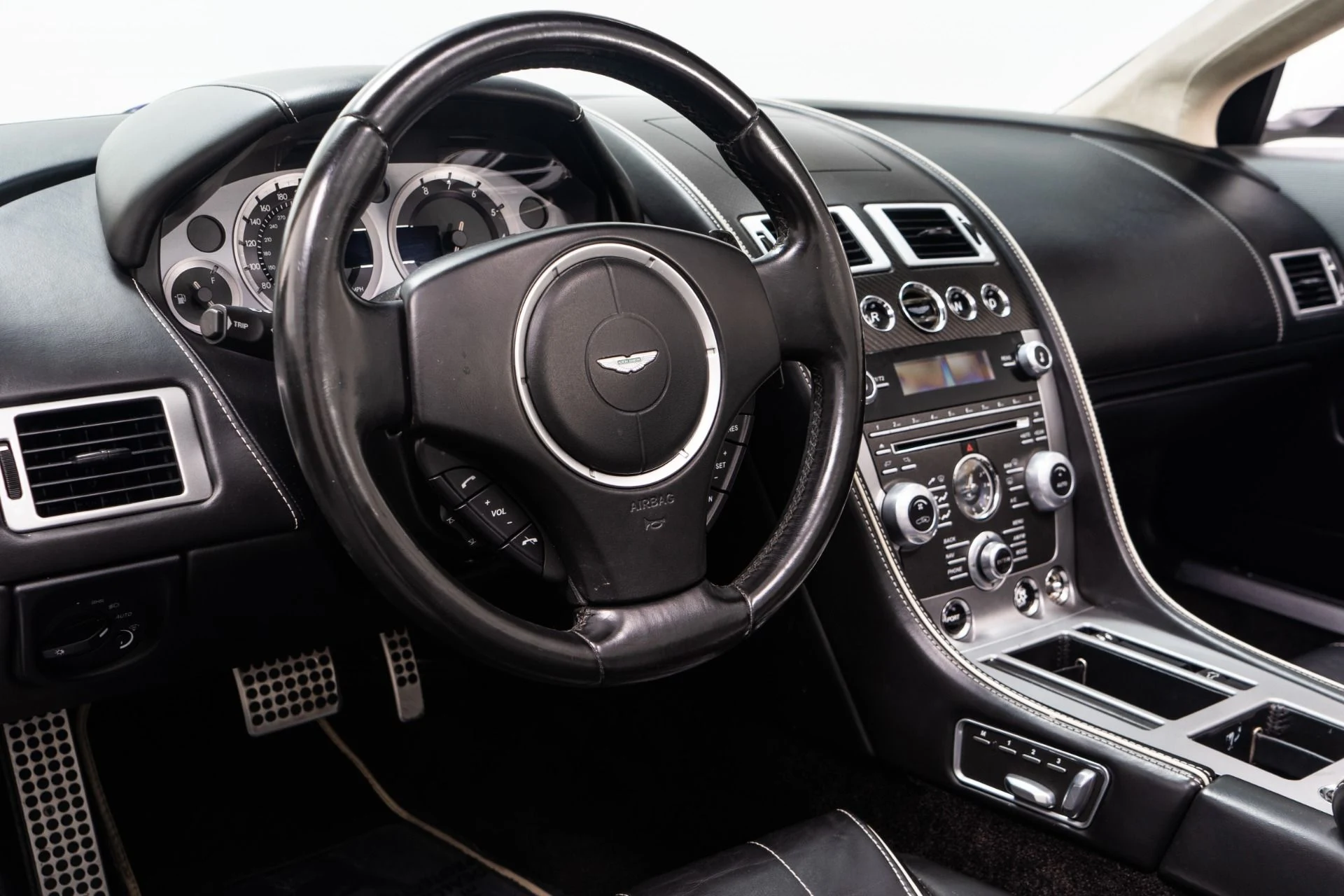 mph012_2759007641_Used_2014_Aston_Martin_DB_9_Volante_1756220918_7f304b6ed7