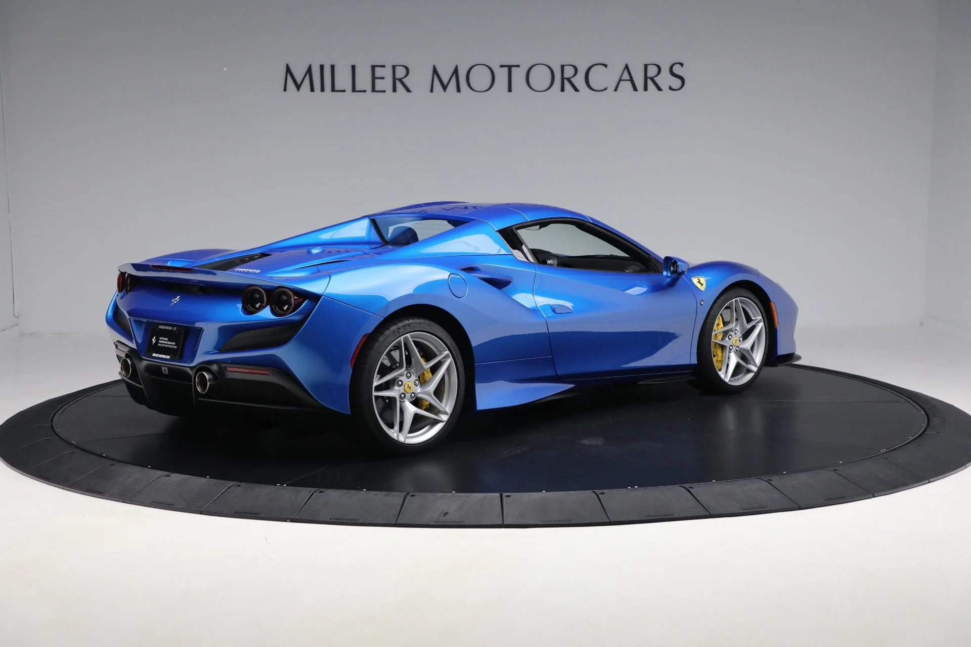 mph012_2767575730_Used_2023_Ferrari_F8_Spider_7499d1fda5
