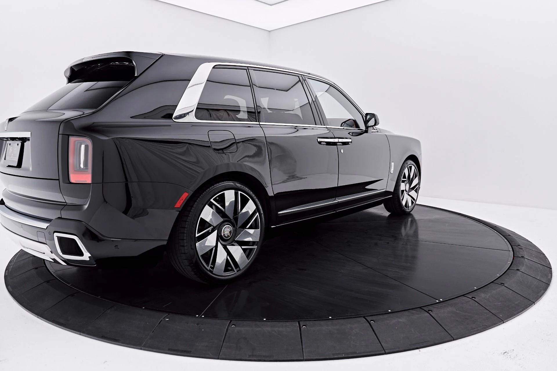 mph012_2776374730_Used_2026_Rolls_Royce_Cullinan_Base_1788023394_5df9499674